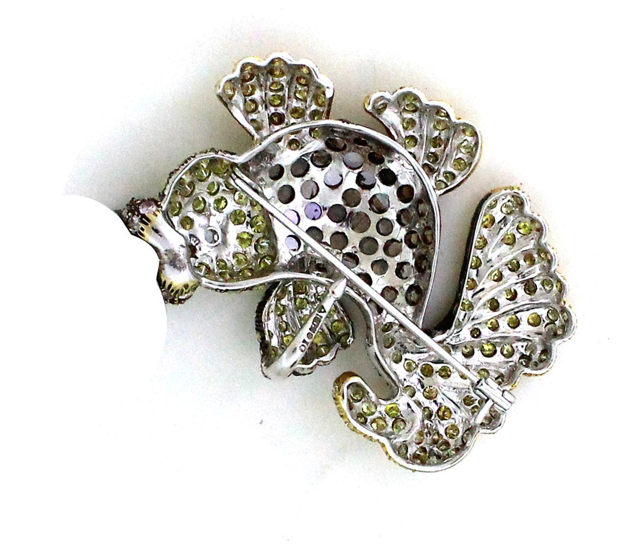 Round Cut 9.35 carats of diamonds brooch inspired by fish For Sale