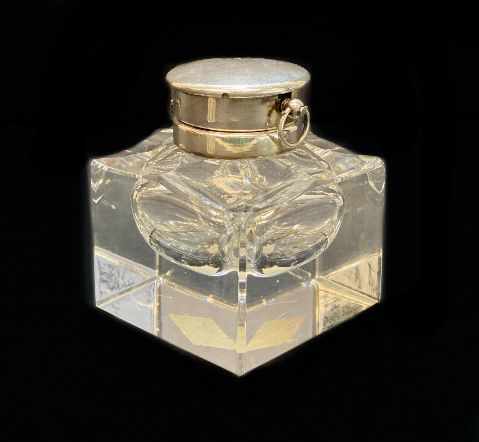935 Sterling silver modernist cut glass pocket-watch mounted inkwell. H Samuel Swiss pocket watch mounted to the lid. Marked 935 Sterling to the side. 

Additional information:
Featured refinements: glass inkwell 
Material: sterling