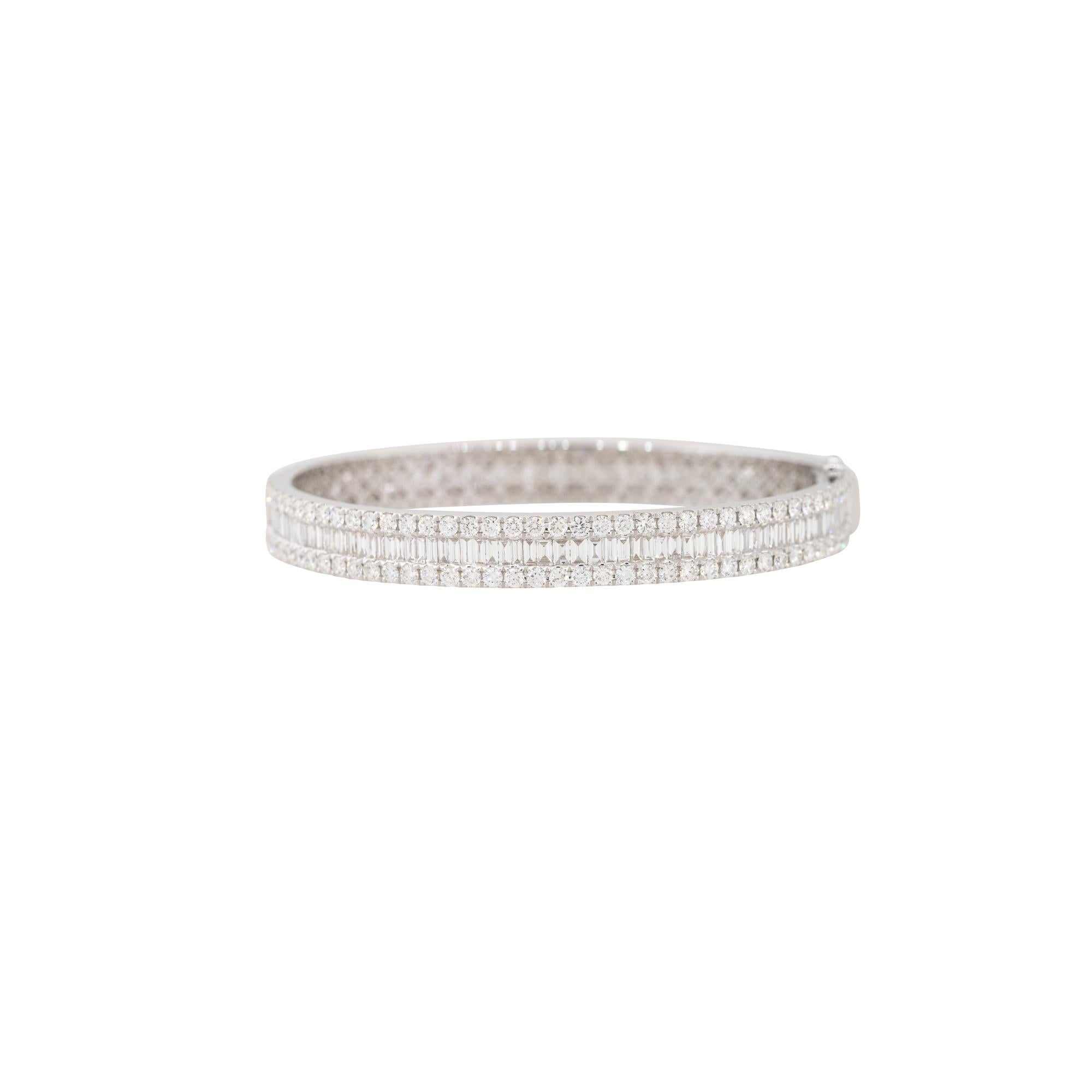 Bracelet en or blanc 18 carats 9,36ctw avec 3 rangées de diamants
MATERIAL : Or blanc 18k
Détails des diamants : Environ 9,36ctw de diamants de taille ronde et de forme baguette.
Taille : Le bracelet convient à un poignet de 7