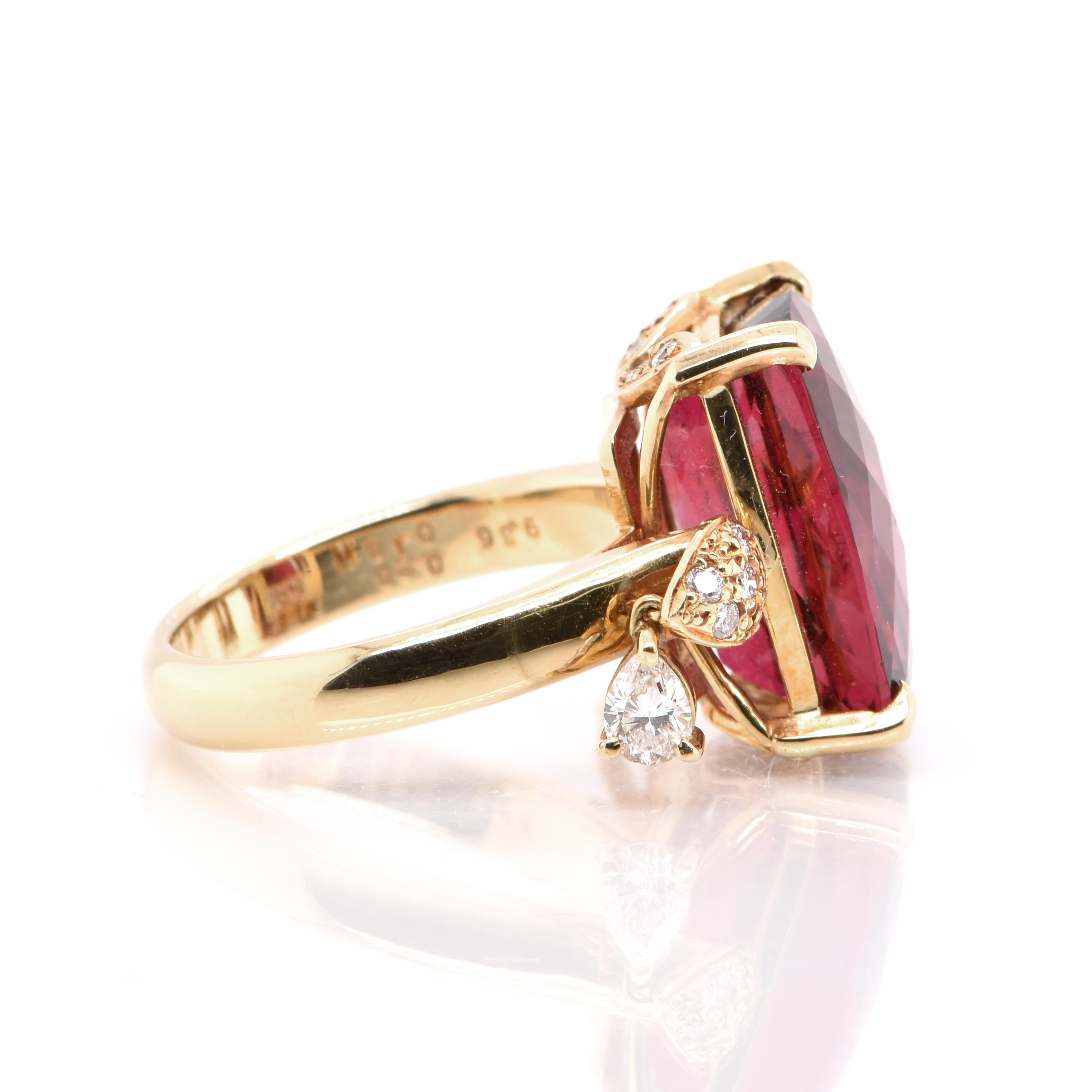 9.36 Carat, Natural Rubellite Tourmaline and Diamond Ring Set in 18 Karat Gold In Excellent Condition In Tokyo, JP