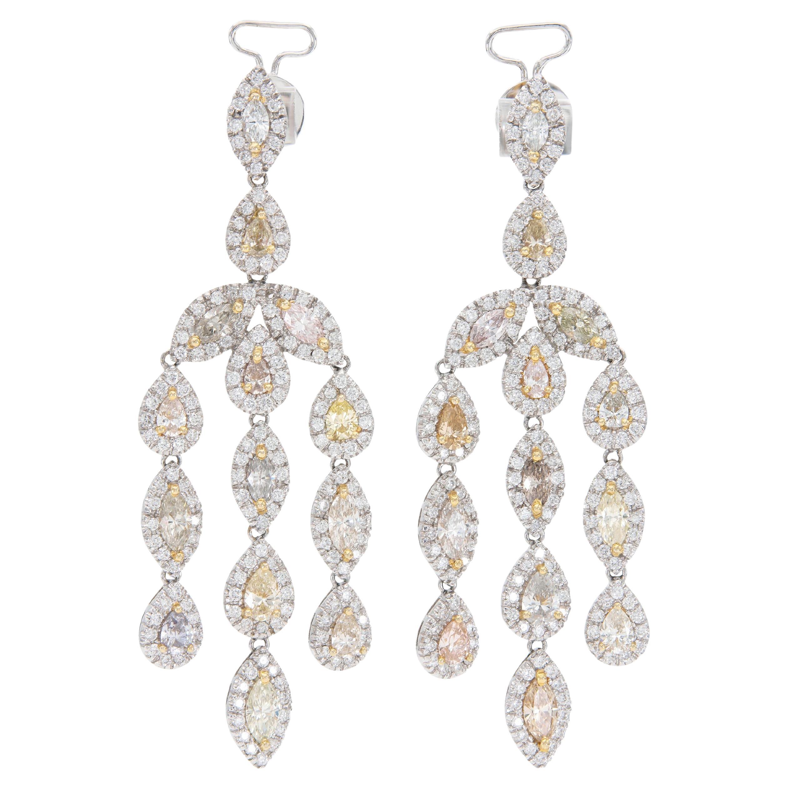Boucles d'oreilles pendantes en diamant blanc et de couleur de 9,36 carats en vente