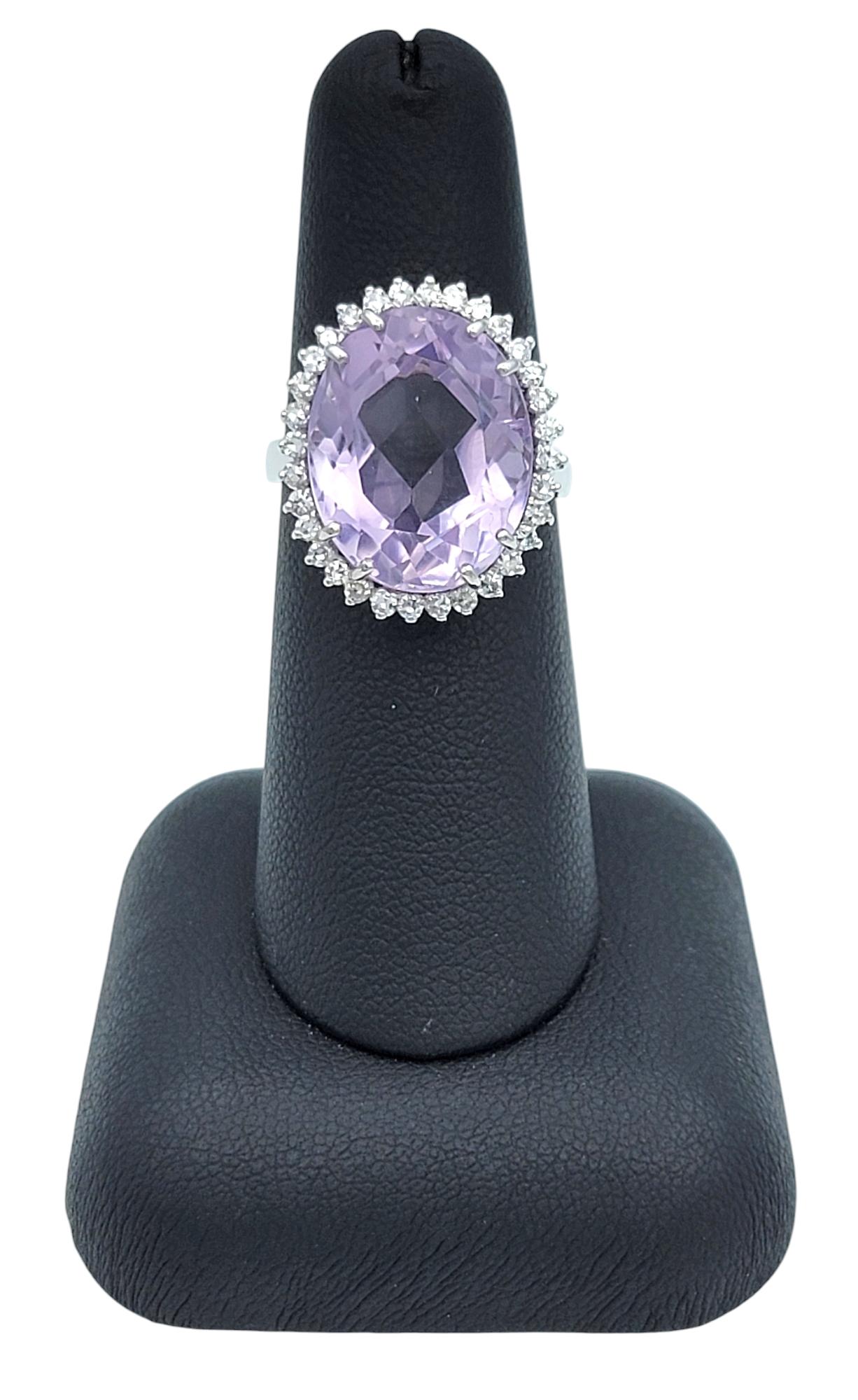 Anillo de cóctel de amatista de talla oval de 9,38 quilates y halo de diamantes en oro de 18 quilates en venta 3