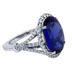 Anello di fidanzamento con tanzanite ovale da 9,38 carati con gambo diviso e incastonatura a pavé con aureola