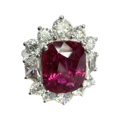 Anello con diamante e rubino dell'Africa orientale in stile Art Deco da 9,38 ctw in platino