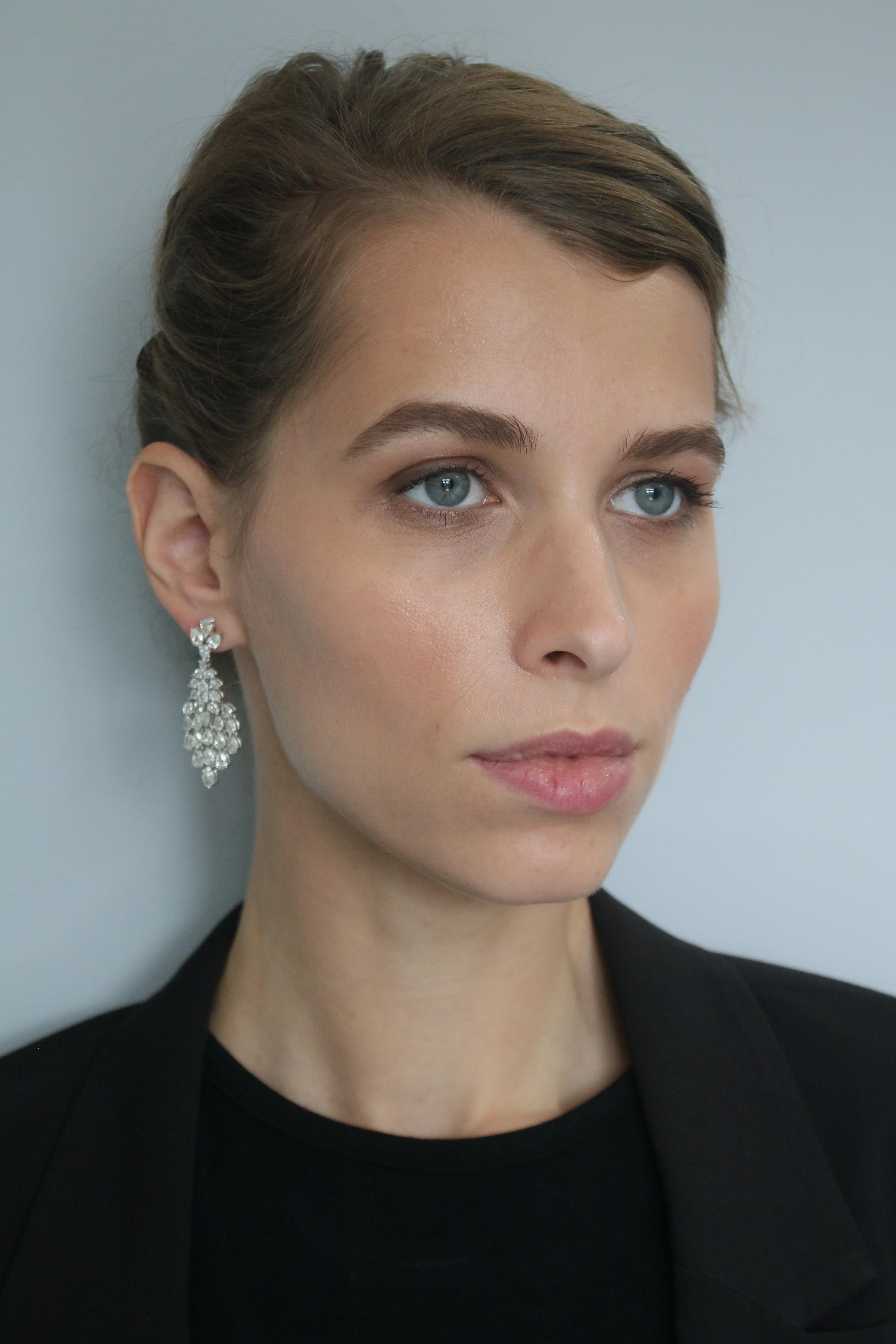 9.39 Carat Pear and Marquise Diamond Earrings in 18K White Gold Corte pera en venta
