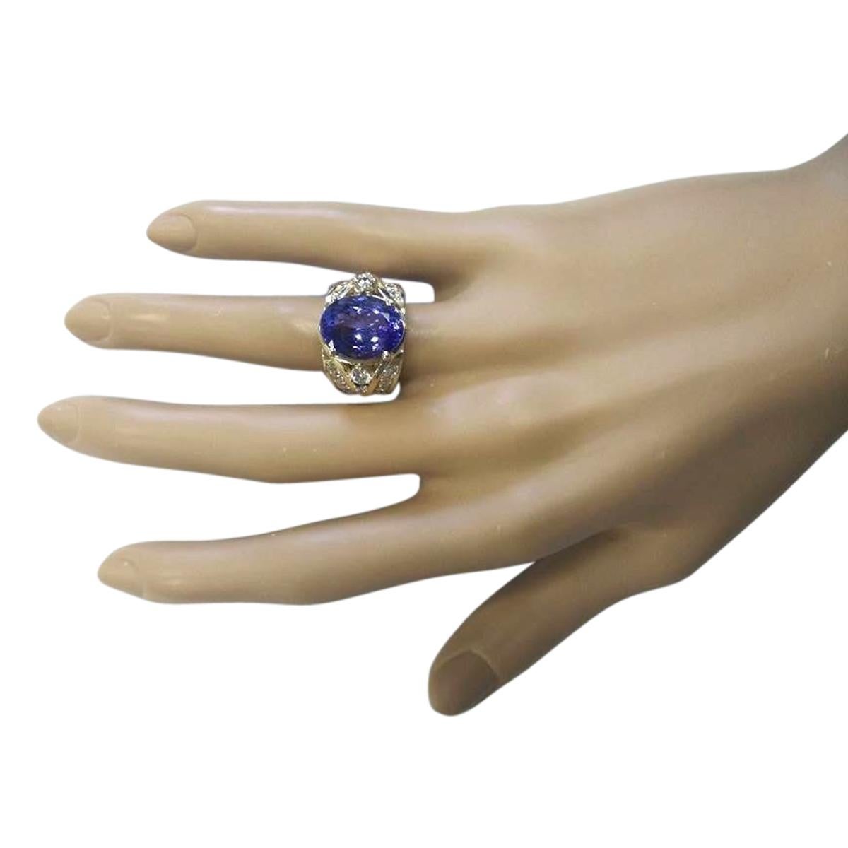 Oval Cut Exquisite Natural Tanzanite and Diamond Ring Set in 14K Yellow Gold For Sale