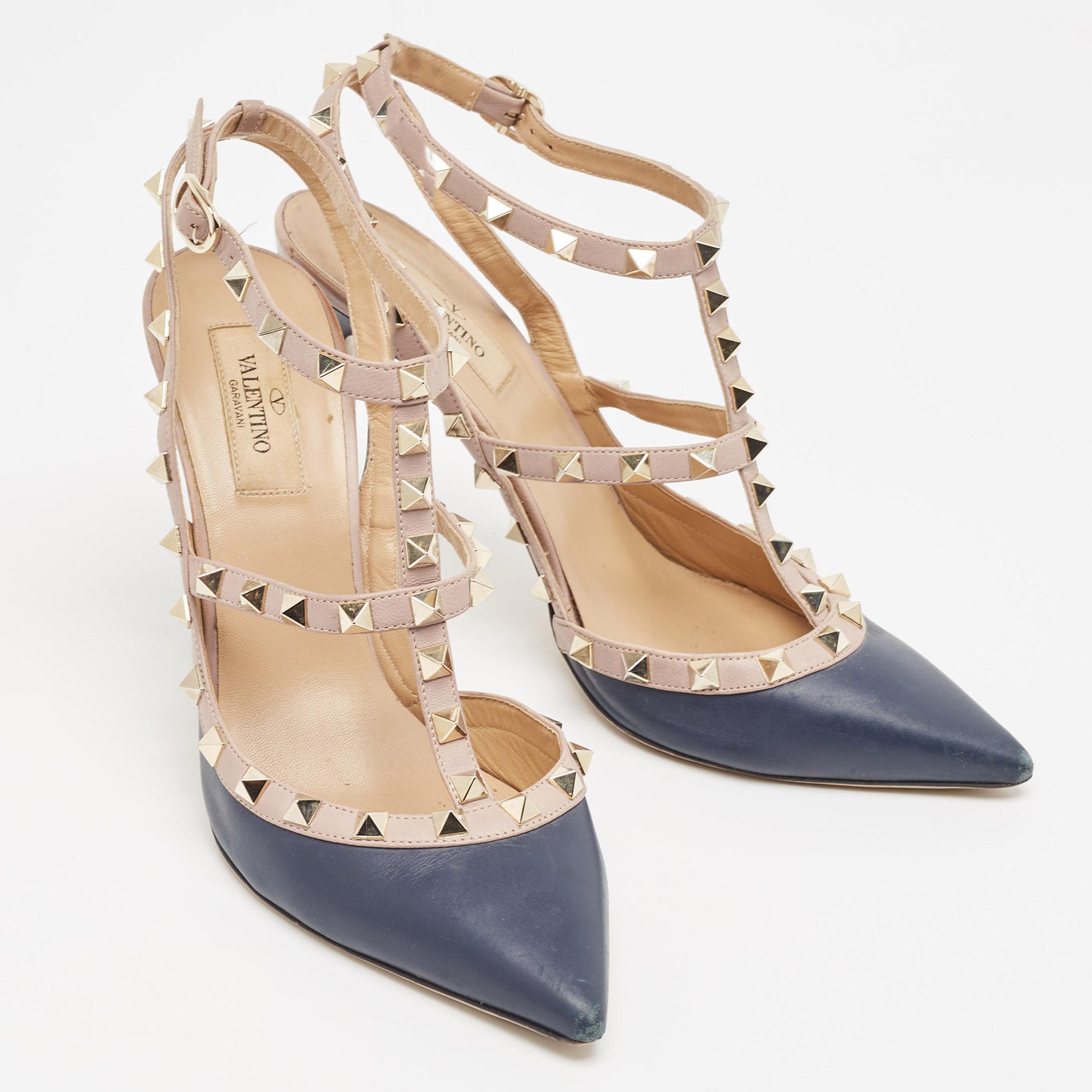 939689Valentino Navy Blue/Dusty Pink Leather Rockstud Ankle Strap Pumps Size 39. In Good Condition For Sale In Dubai, Al Qouz 2