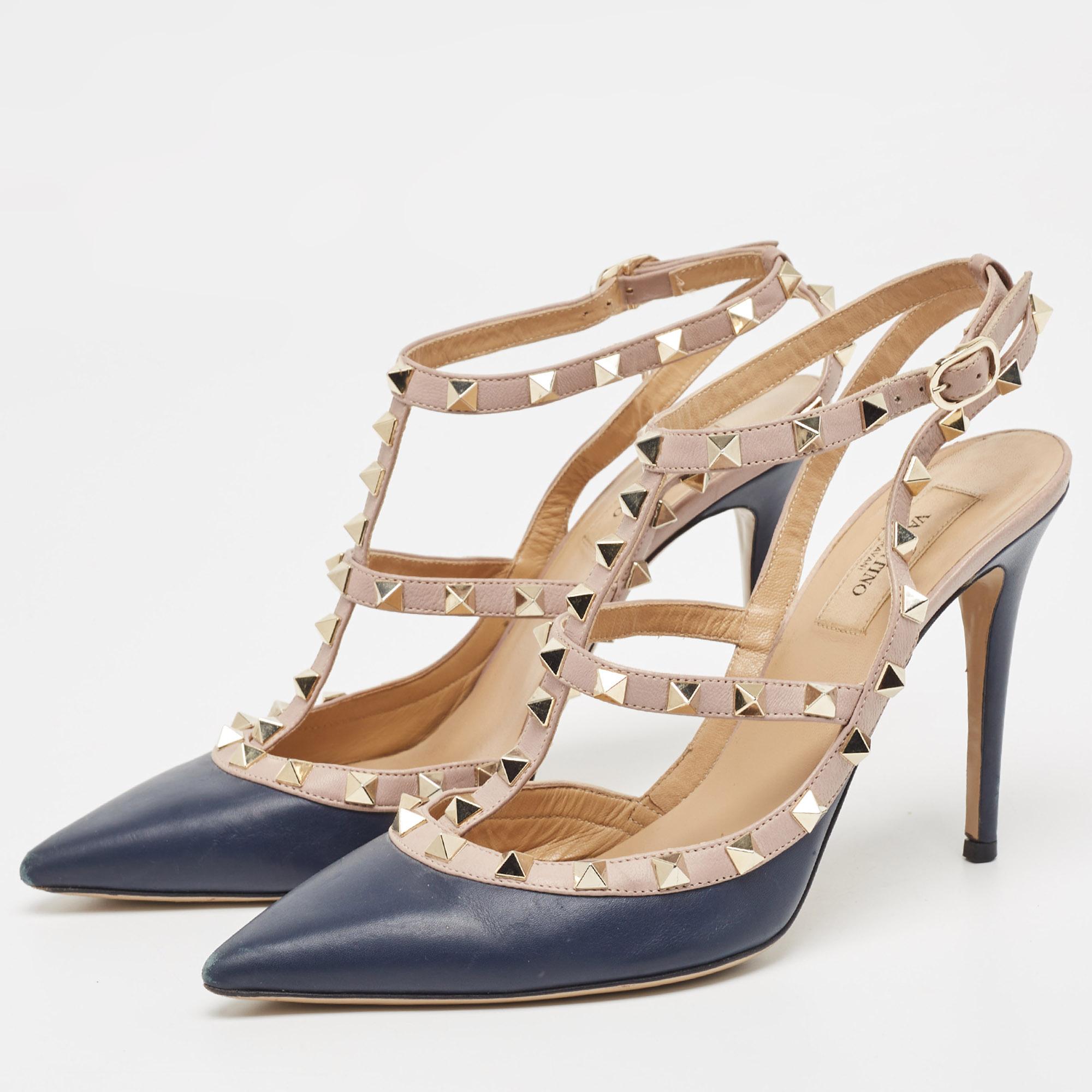 939689Valentino Navy Blue/Dusty Pink Leather Rockstud Ankle Strap Pumps Size 39. For Sale 4