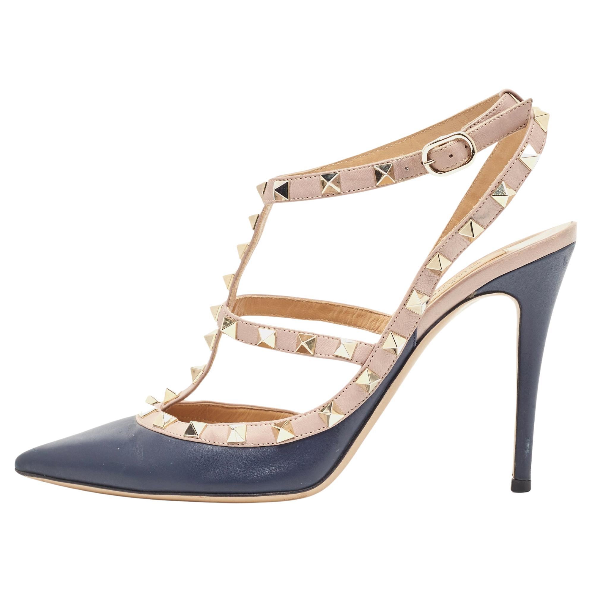 939689Valentino Navy Blue/Dusty Pink Leather Rockstud Ankle Strap Pumps Size 39. For Sale