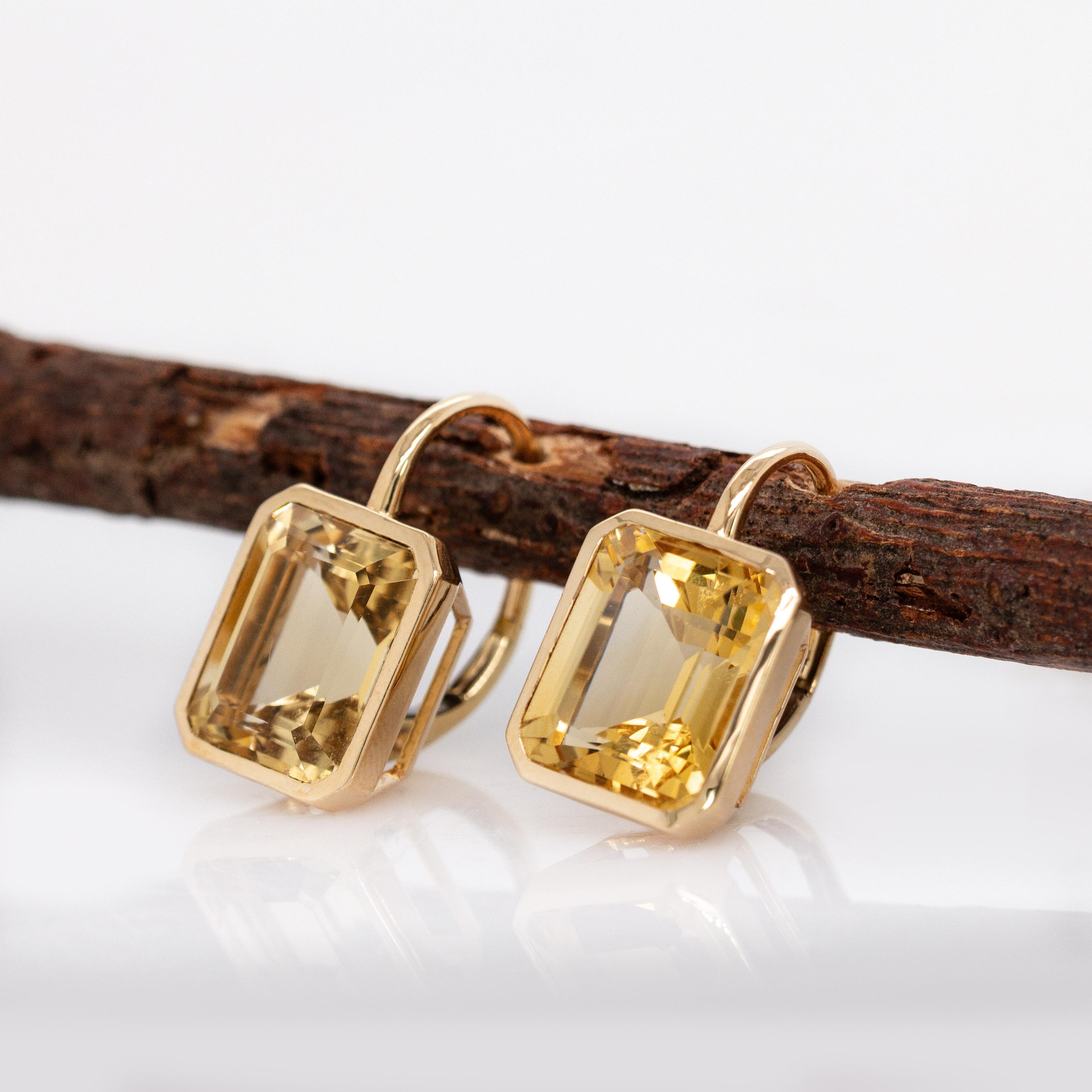 Contemporary 9.3cts Citrine Solitaire Earrings in 14k Solid Yellow Gold  Lever Back, 11x9mm For Sale