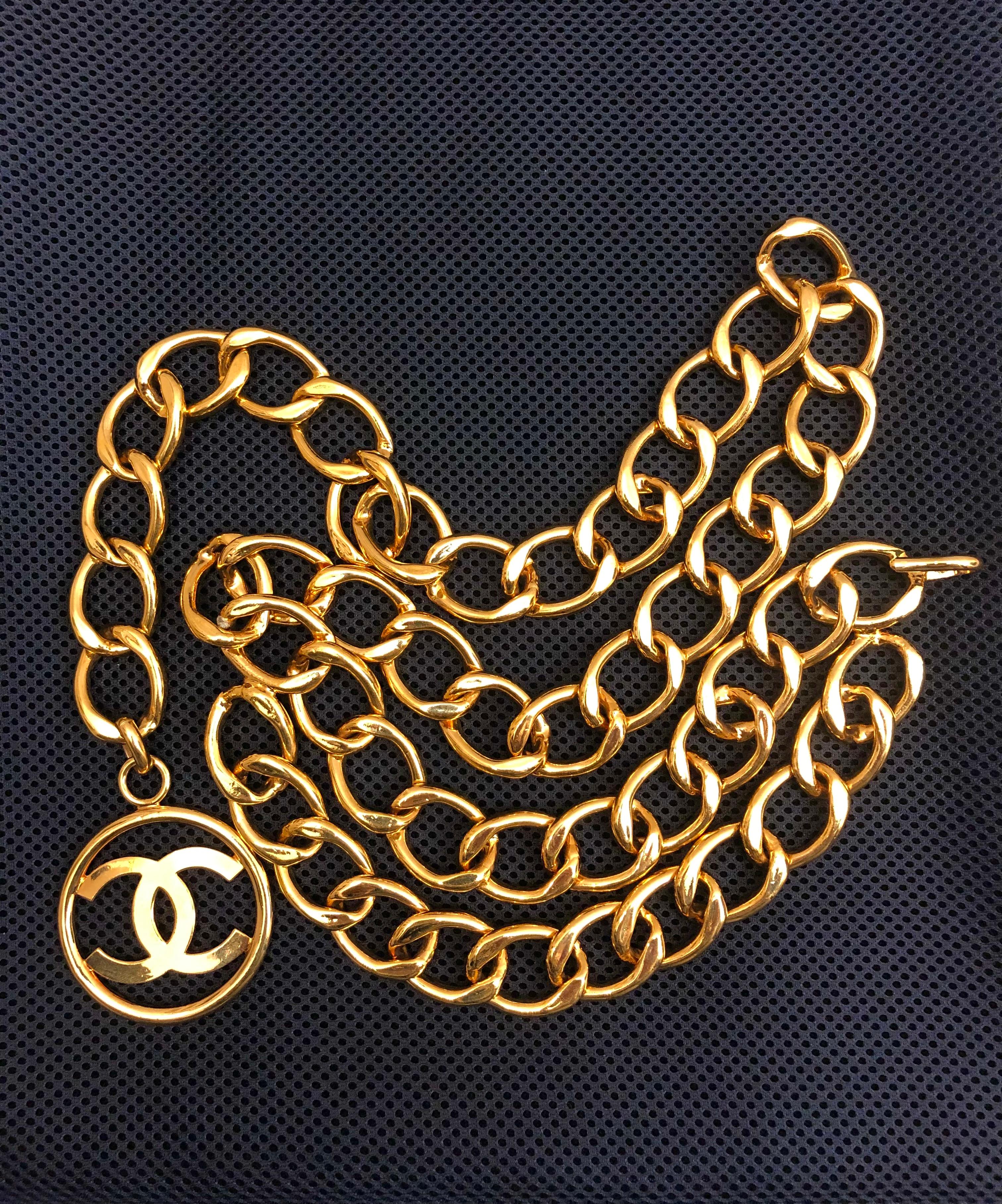 1993 Vintage CHANEL Massive Gold Toned CC Chain Belt  In Excellent Condition For Sale In Bangkok, TH