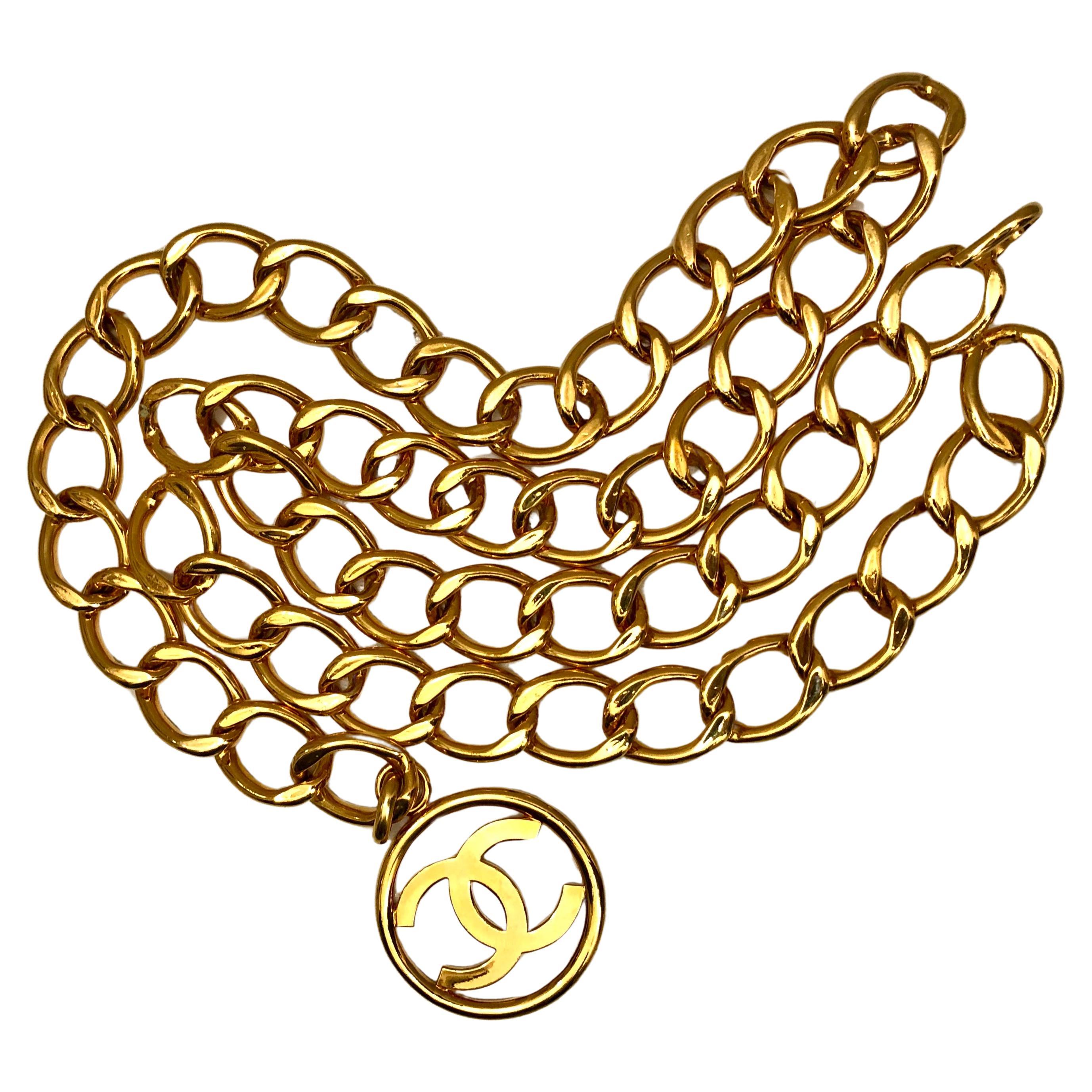 1993 Vintage CHANEL Massivgold getönter CC Kettengürtel im Angebot
