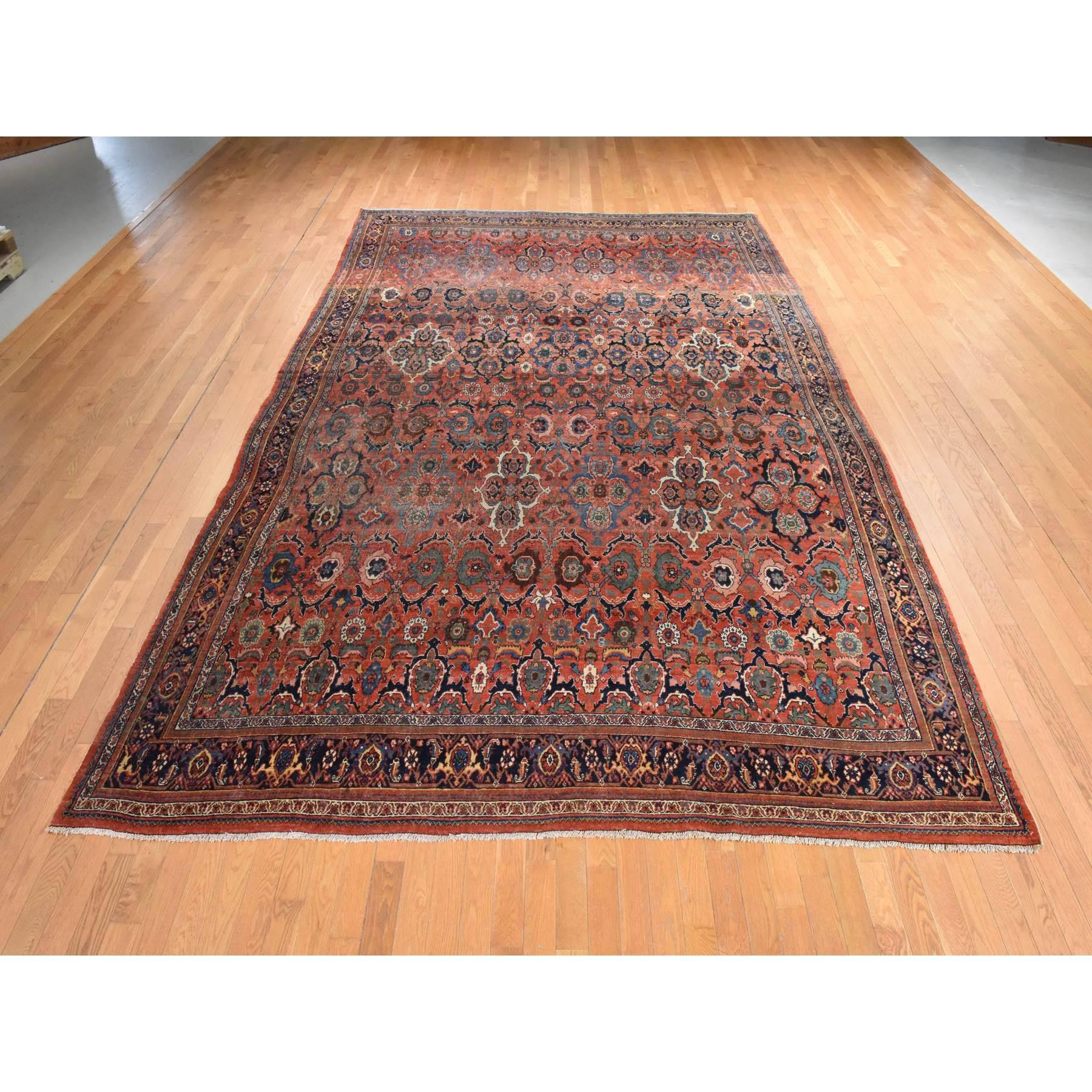 Rosso cannella, Bidjar persiano antico, Rosette più piccole e più grandi, Disegno di fiori tribali, Buone condizioni, Usato in modo uniforme, Pile basso, 100% lana, Annodato a mano, Tappeto orientale
Materiali primari: Lana
Lattice: No Pile