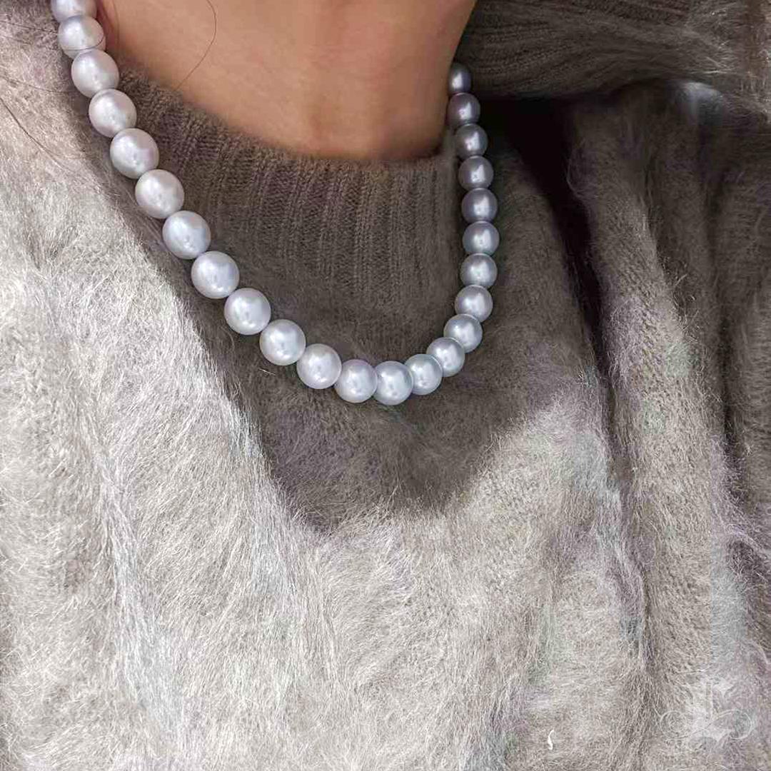 This luxurious South Sea pearl necklace features 9.4mm to 12.4mm, showcasing an exceptional Aurora-like luster and an immaculate surface. Certified as PHOENIX grade by Japan’s prestigious Pearl Science Laboratory (PSL), the pearls embody