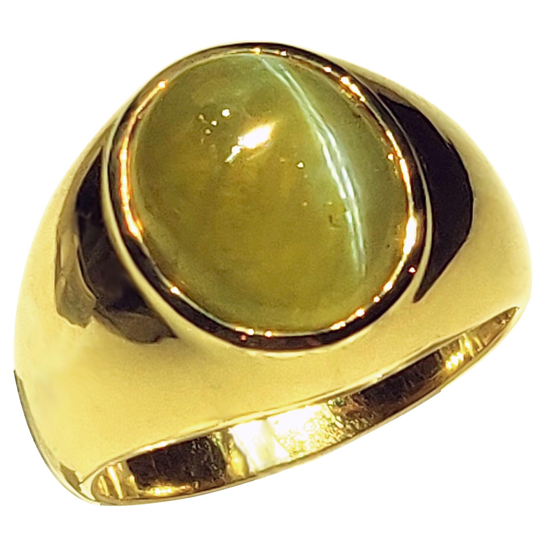 9.4 Carat Greenish Yellow Cat's Eye Plain Raised Edge Signet Men's 18K Gold Ring