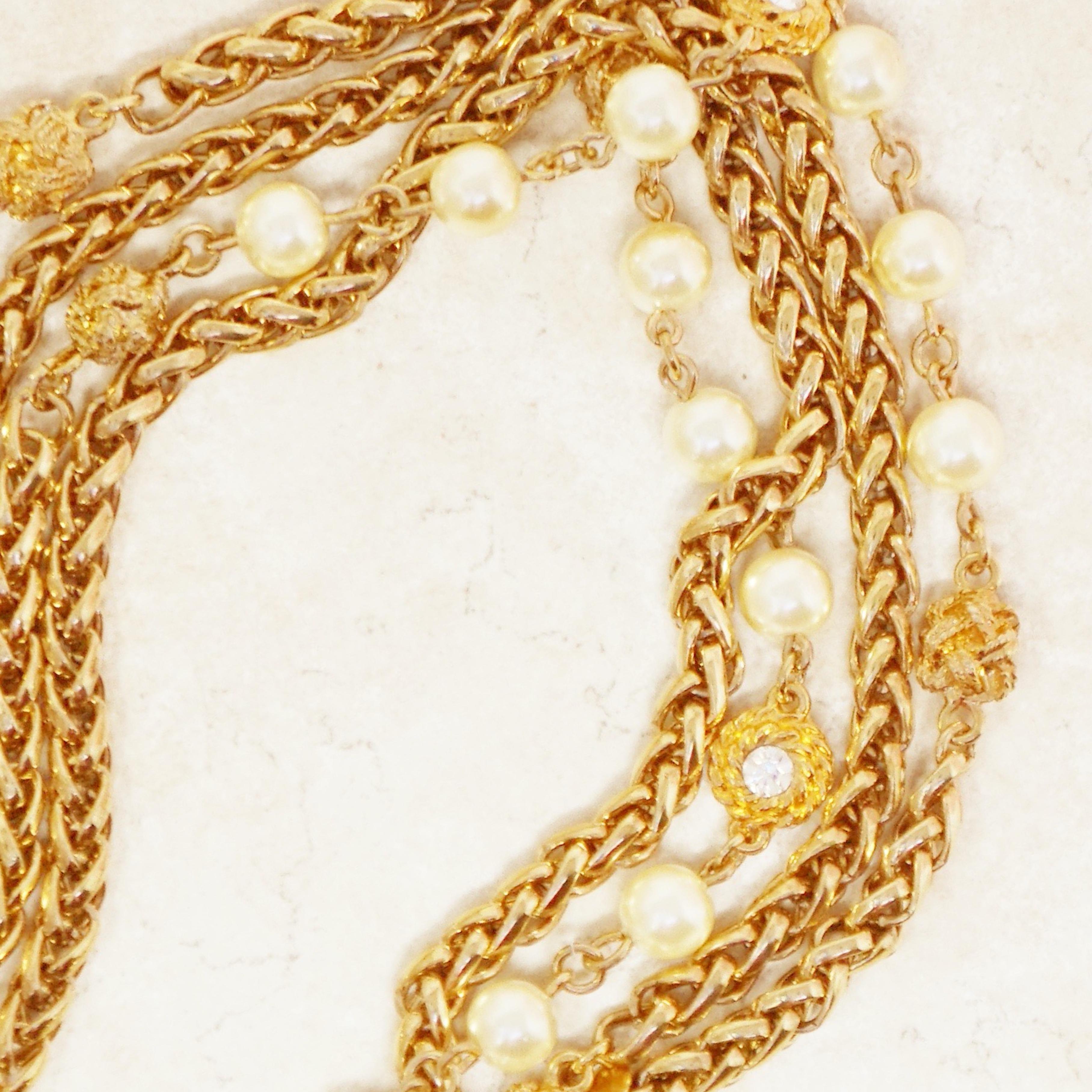 Collier à chaîne tressée dorée et lourde de 94 pouces avec cristaux et perles de Chanel, années 1980 en vente 5