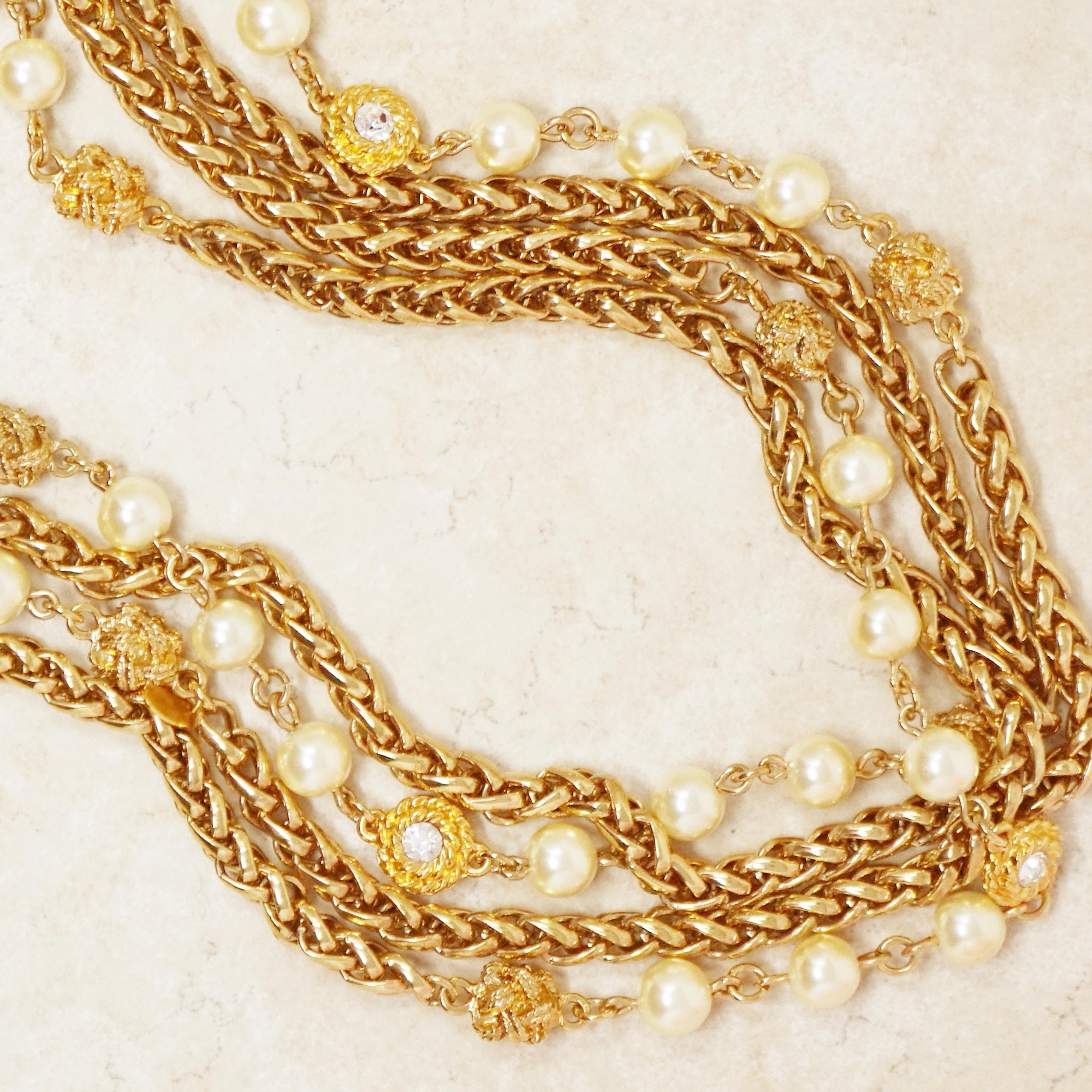 Collier à chaîne tressée dorée et lourde de 94 pouces avec cristaux et perles de Chanel, années 1980 en vente 7