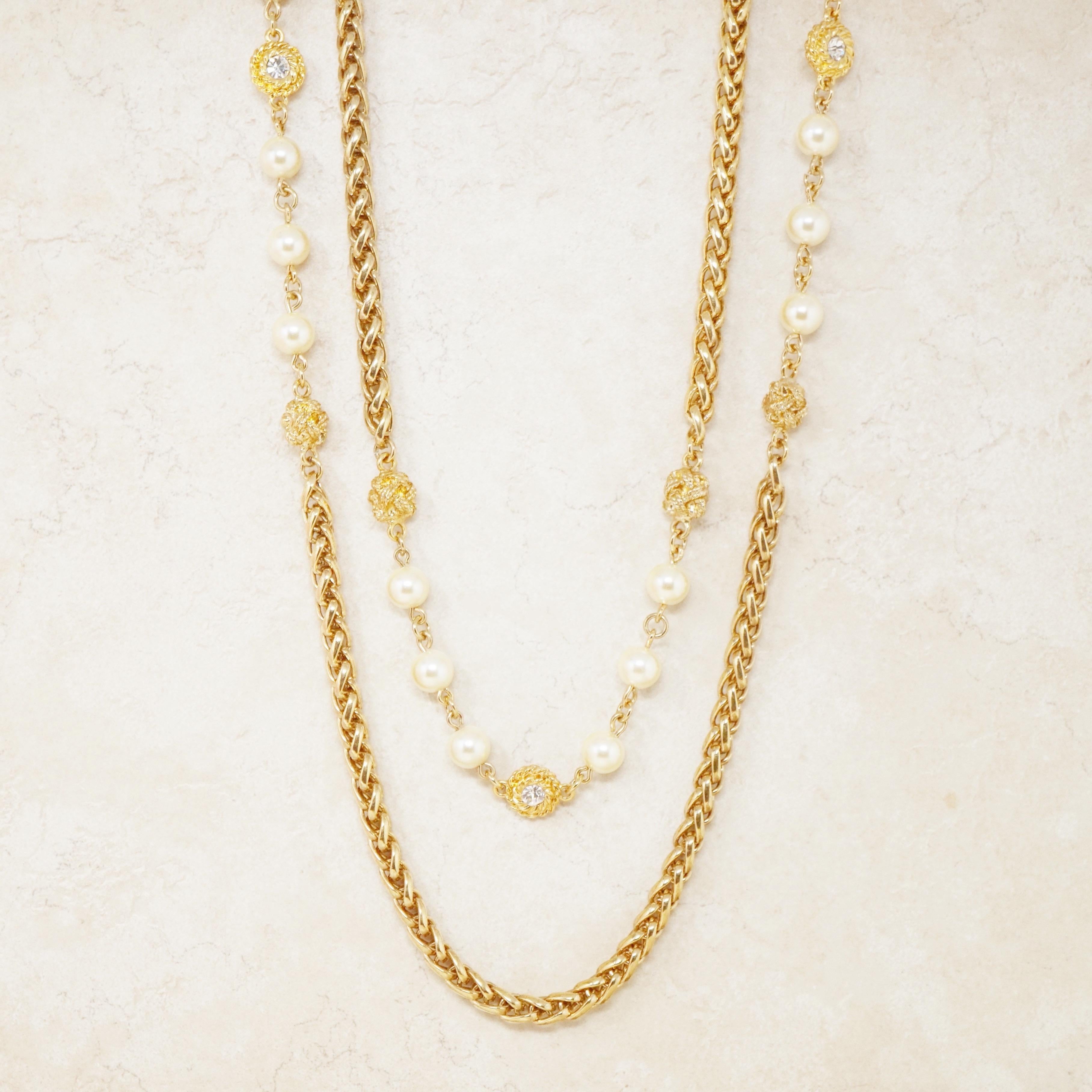 Moderne Collier à chaîne tressée dorée et lourde de 94 pouces avec cristaux et perles de Chanel, années 1980 en vente