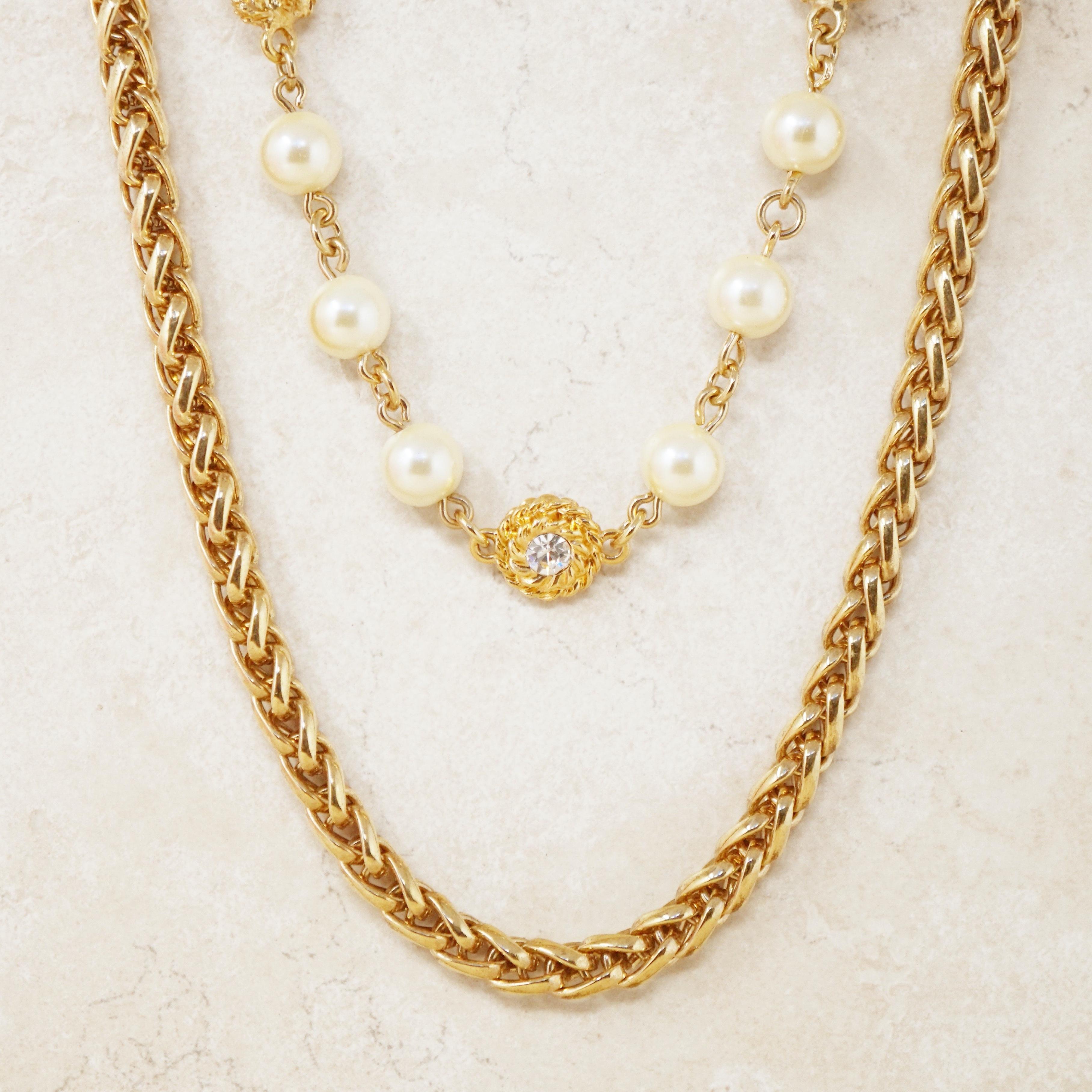 Collier à chaîne tressée dorée et lourde de 94 pouces avec cristaux et perles de Chanel, années 1980 Excellent état - En vente à McKinney, TX