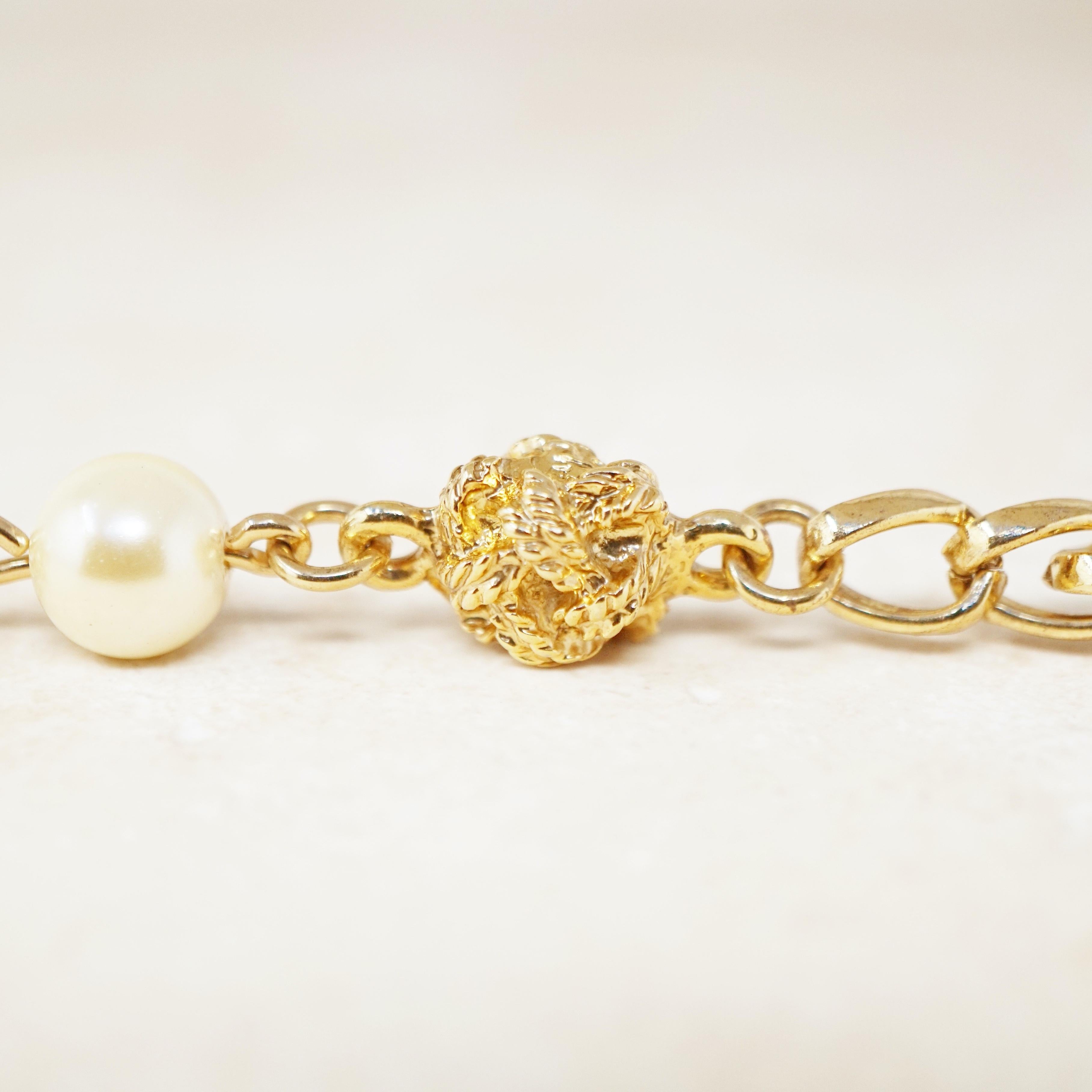 Collier à chaîne tressée dorée et lourde de 94 pouces avec cristaux et perles de Chanel, années 1980 en vente 2