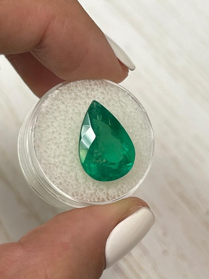 Moderno 9,40 Carati 17,5x12 Smeraldo colombiano di alta qualità - Gemma di maggio con taglio a pera in vendita