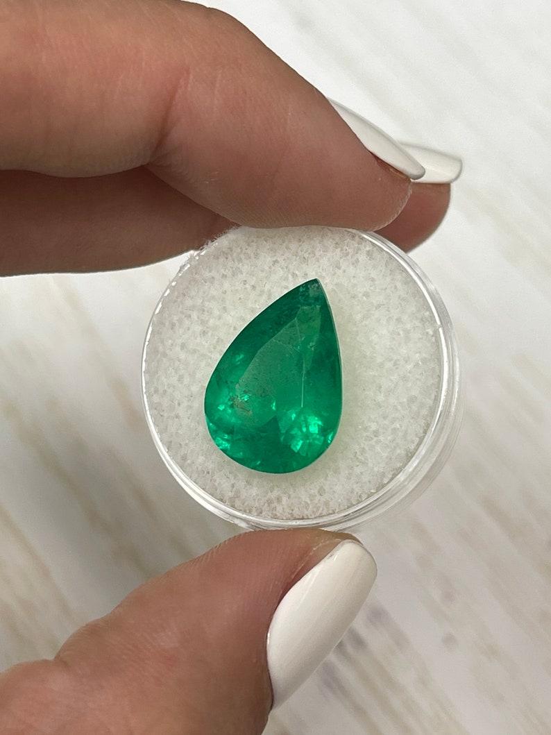 Taglio a goccia 9,40 Carati 17,5x12 Smeraldo colombiano di alta qualità - Gemma di maggio con taglio a pera in vendita