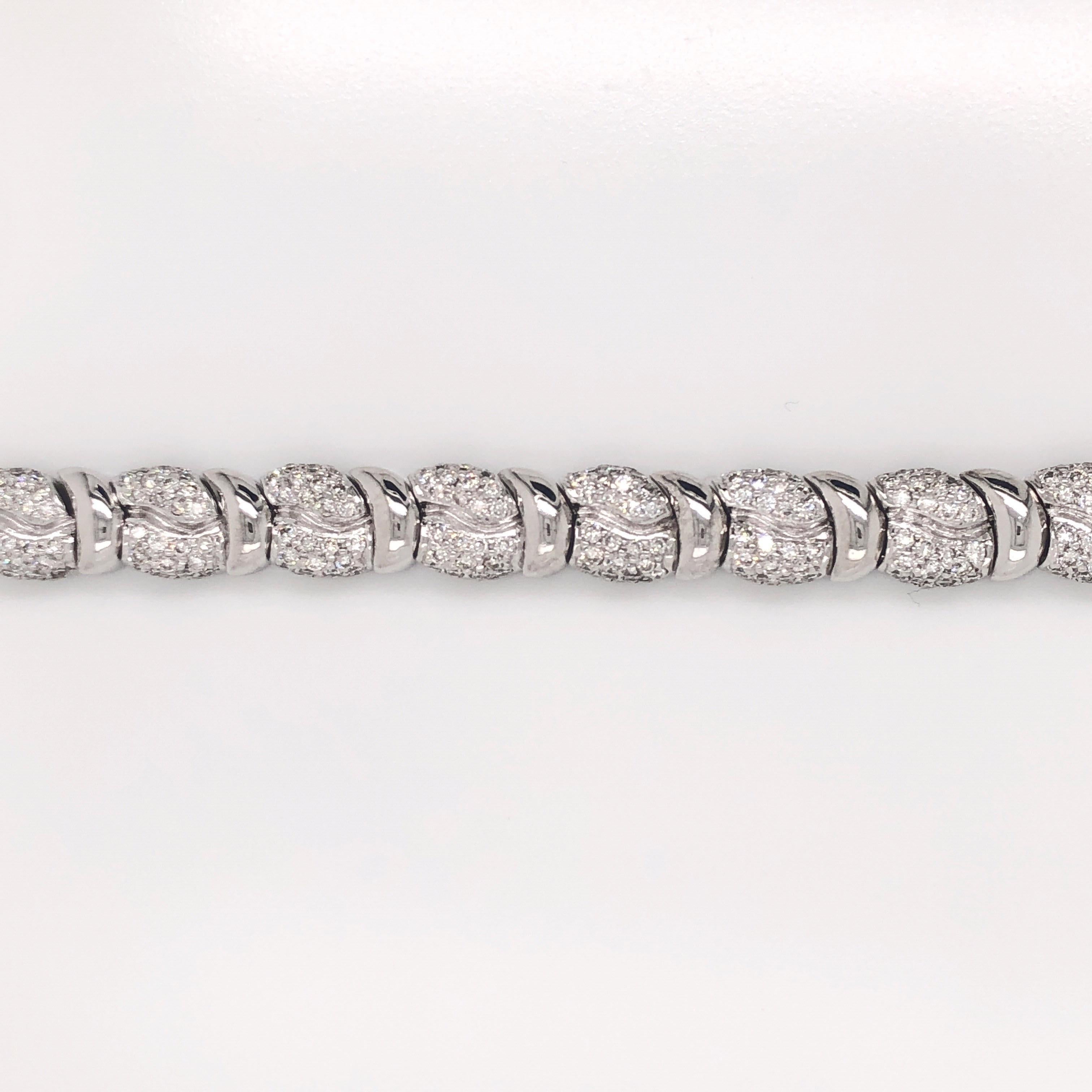 9,40 Karat feines Diamantarmband aus 18 Karat Weißgold Damen im Angebot