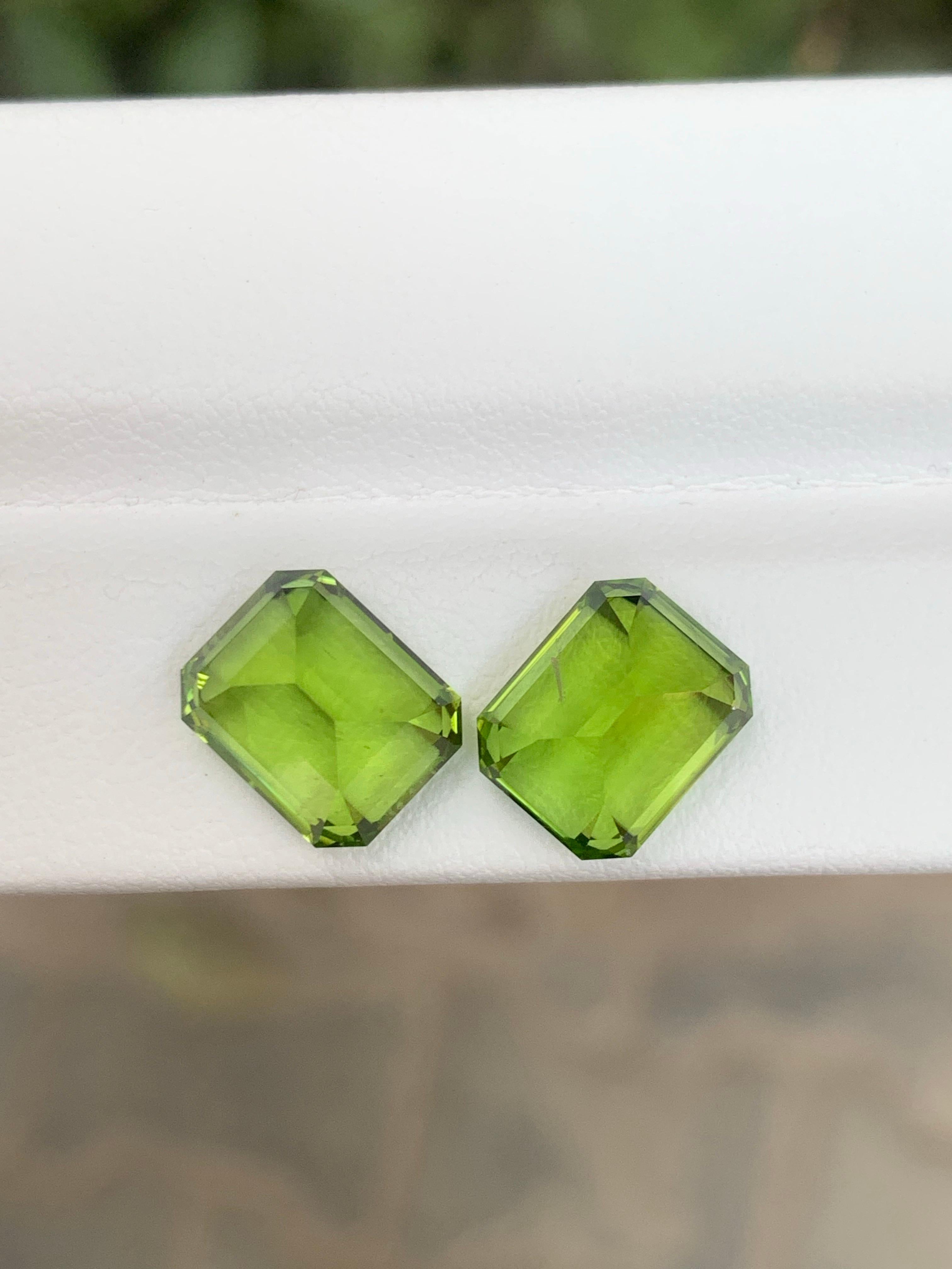 9.40 Carat Natural Loose Peridot Pair Emerald Shape Gemstone For Earrings in vendita 4