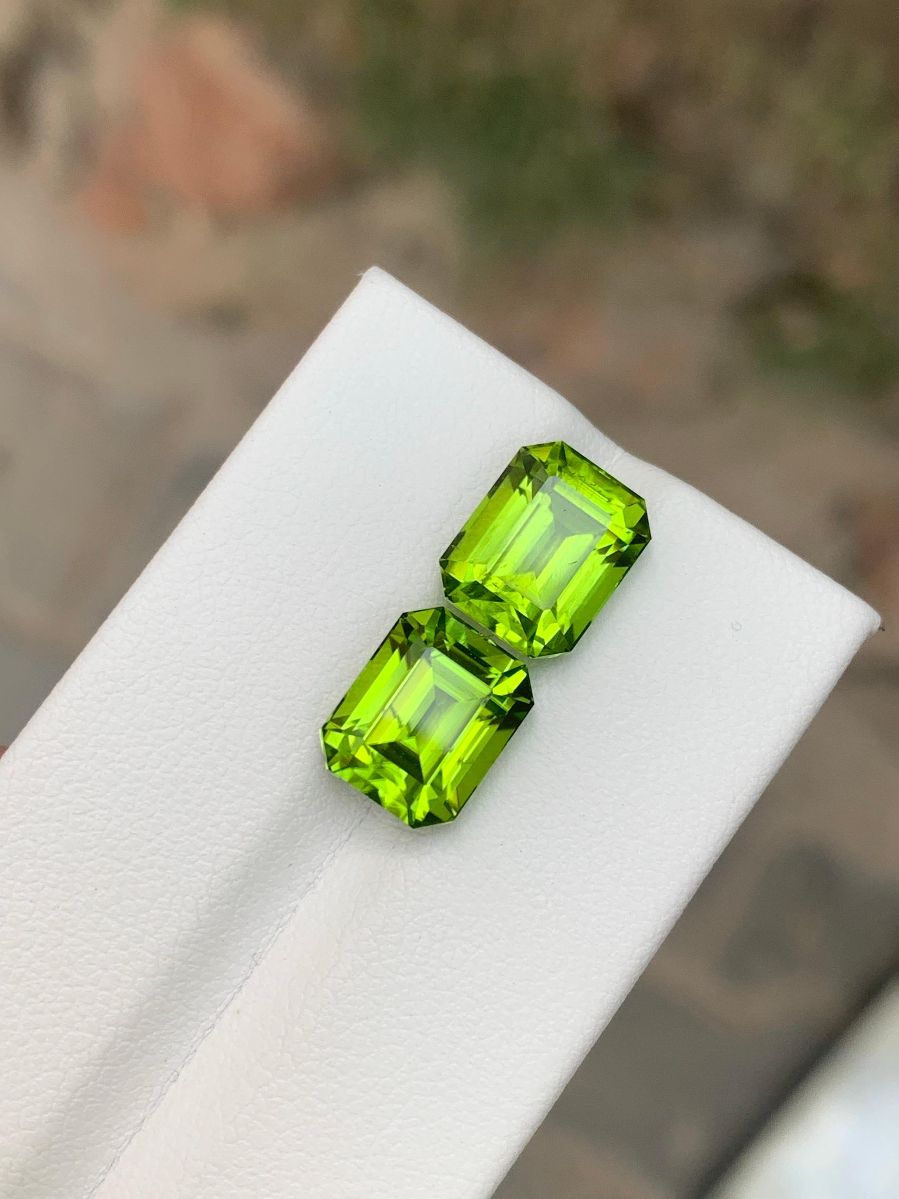 9.40 Carat Natural Loose Peridot Pair Emerald Shape Gemstone For Earrings In condizioni Nuovo in vendita a Peshawar, PK