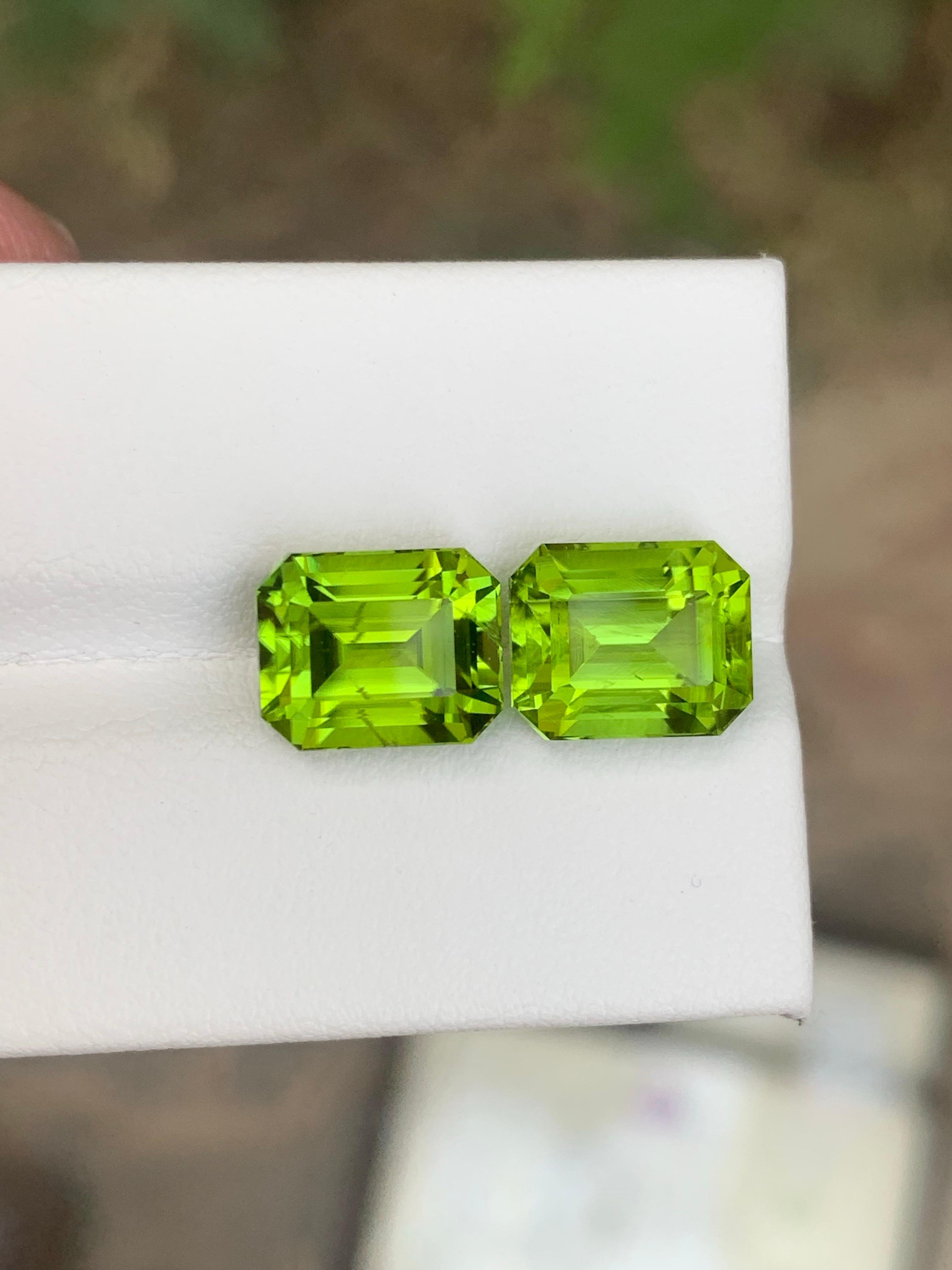 9.40 Carat Natural Loose Peridot Pair Emerald Shape Gemstone For Earrings in vendita 2