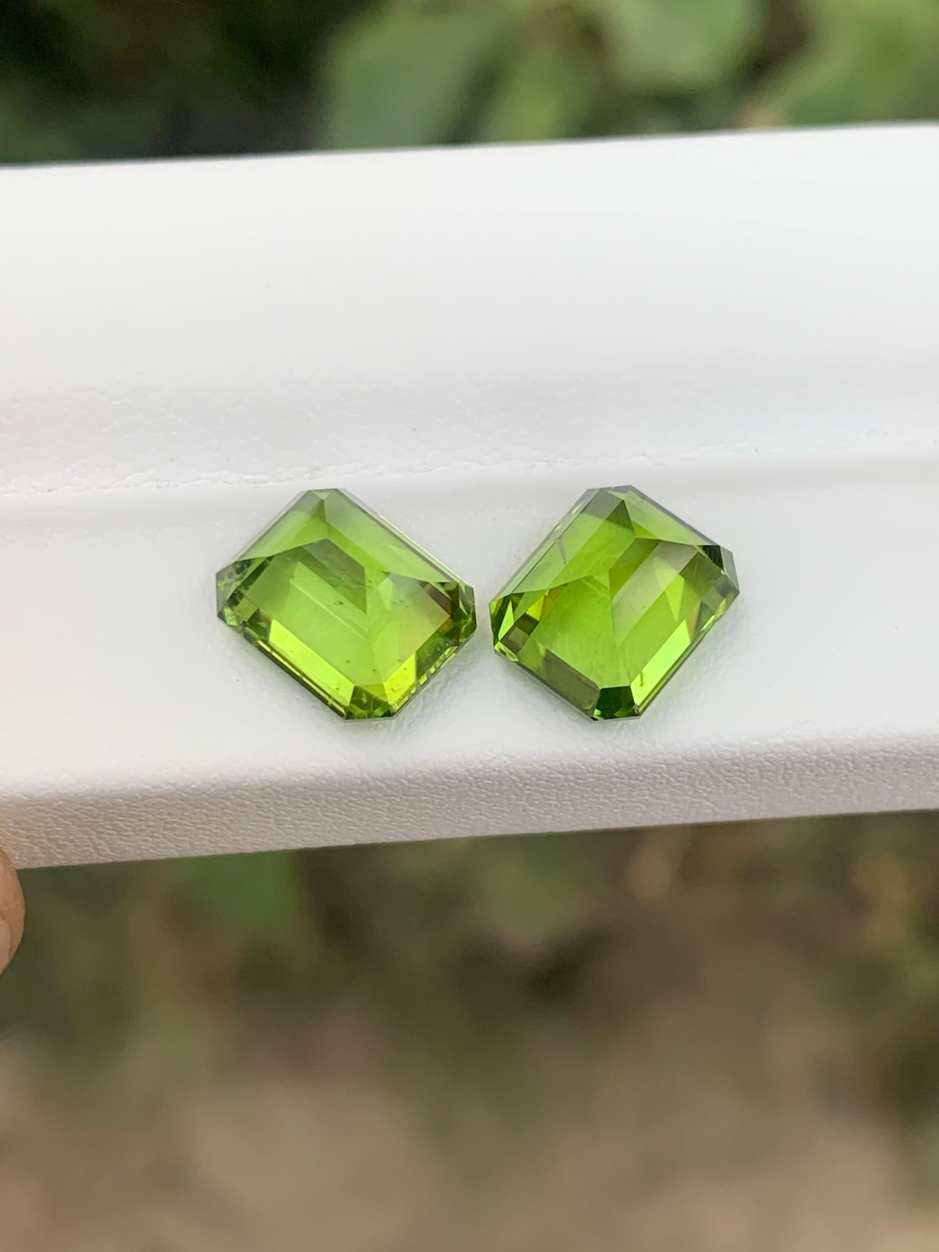 9.40 Carat Natural Loose Peridot Pair Emerald Shape Gemstone For Earrings in vendita 3