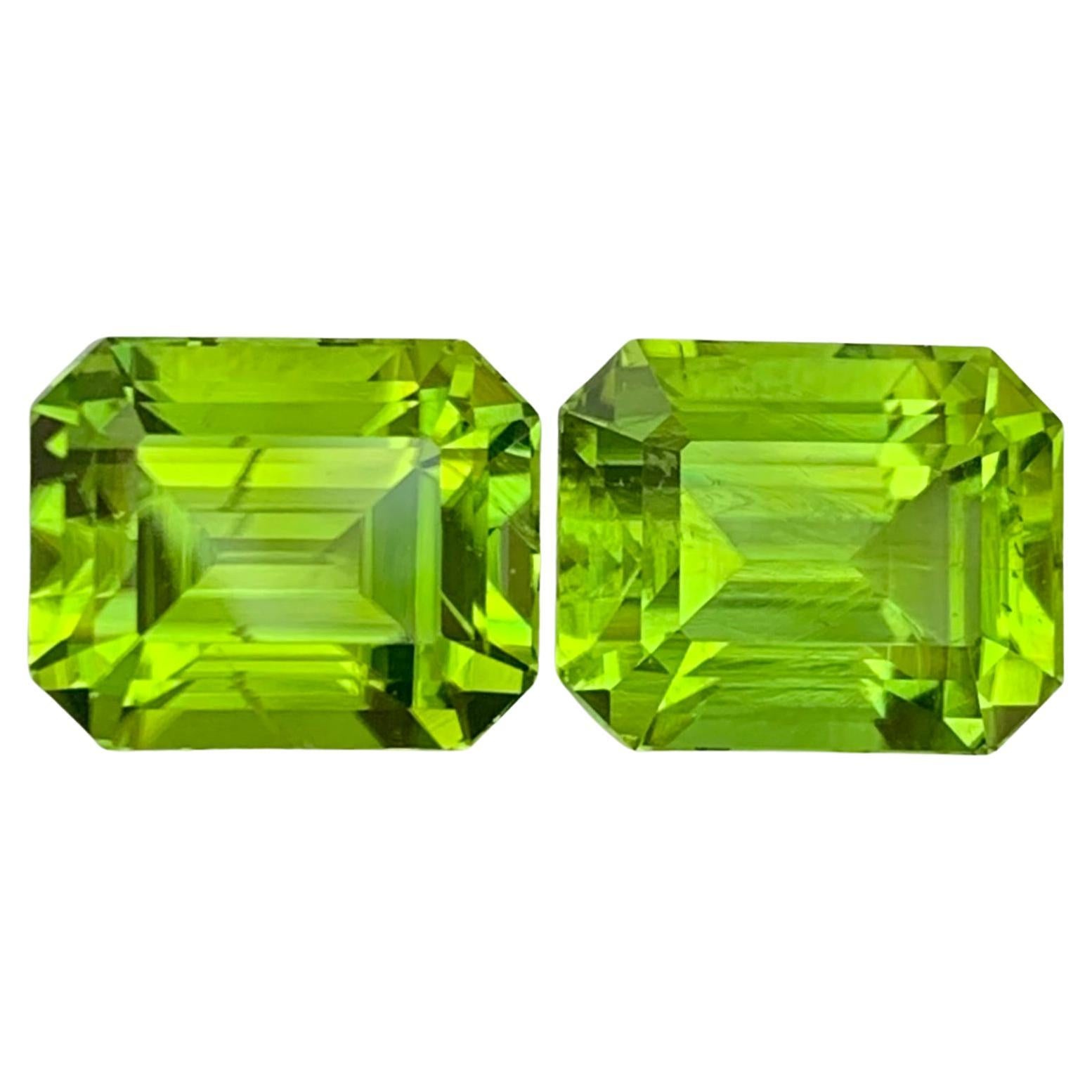9.40 Carat Natural Loose Peridot Pair Emerald Shape Gemstone For Earrings in vendita