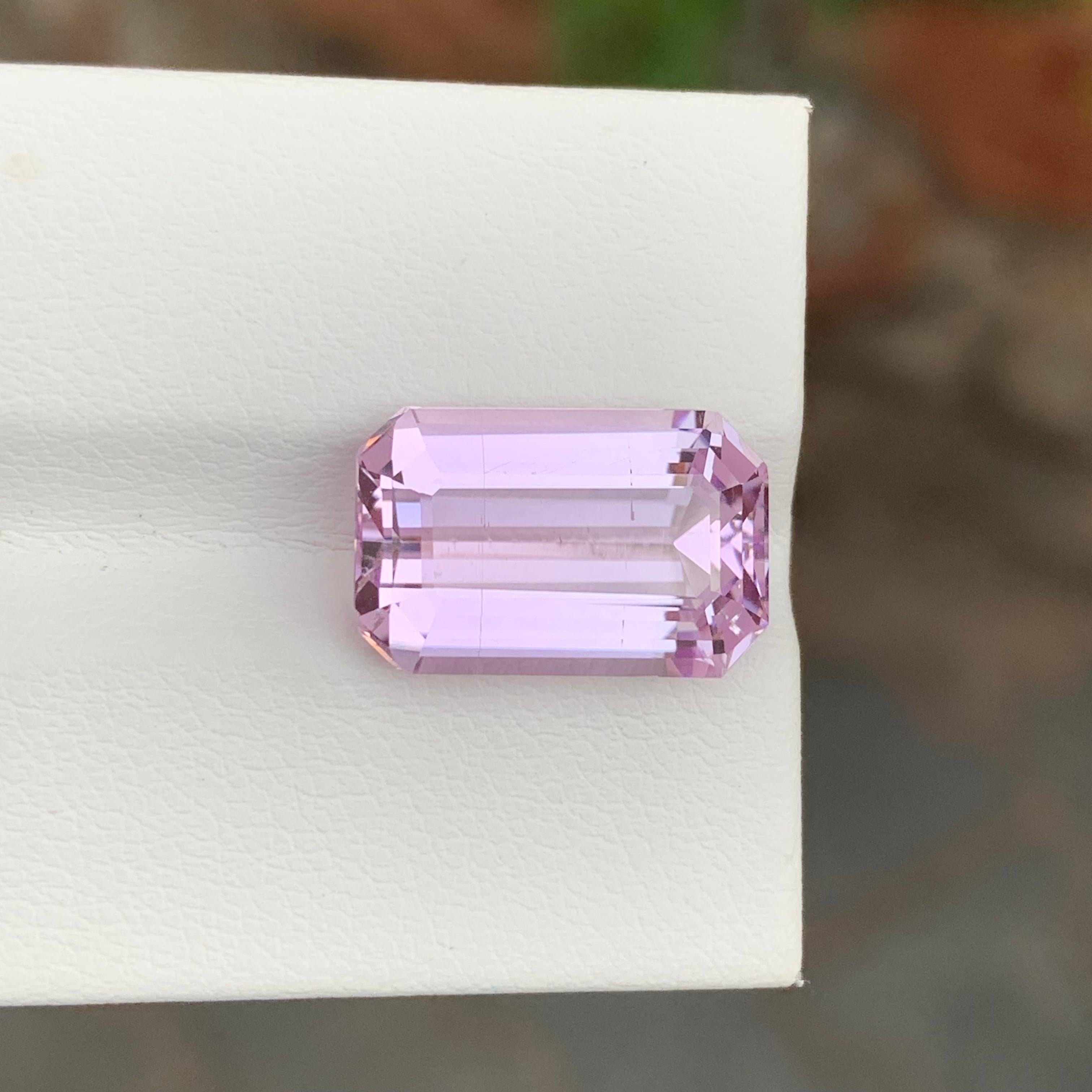 9.40 Carat Natural Loose Pink Kunzite Emerald Shape Gem For Jewellery Making In New Condition For Sale In Peshawar, PK