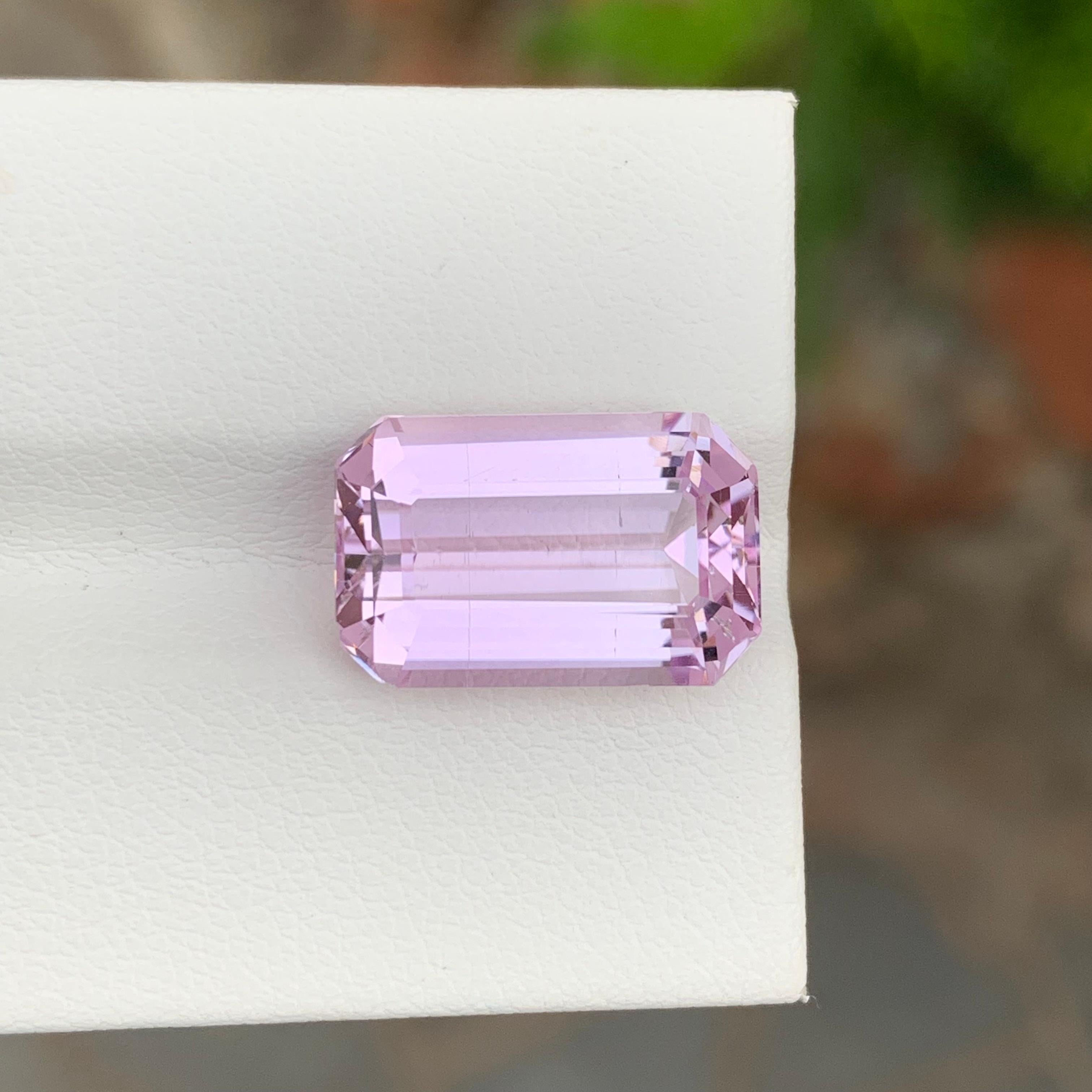 Women's or Men's 9.40 Carat Natural Loose Pink Kunzite Emerald Shape Gem For Jewellery Making For Sale