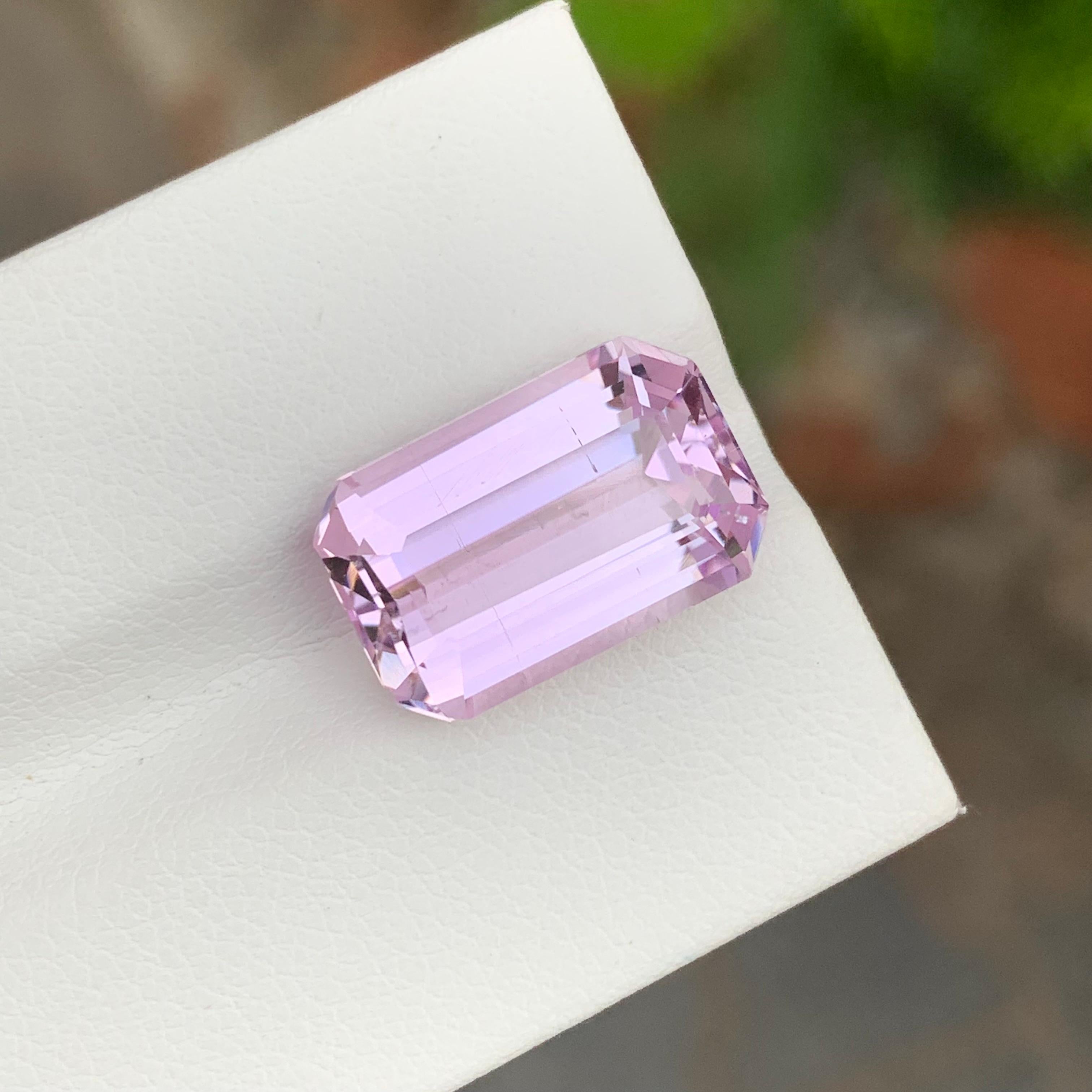9.40 Carat Natural Loose Pink Kunzite Emerald Shape Gem For Jewellery Making For Sale 1