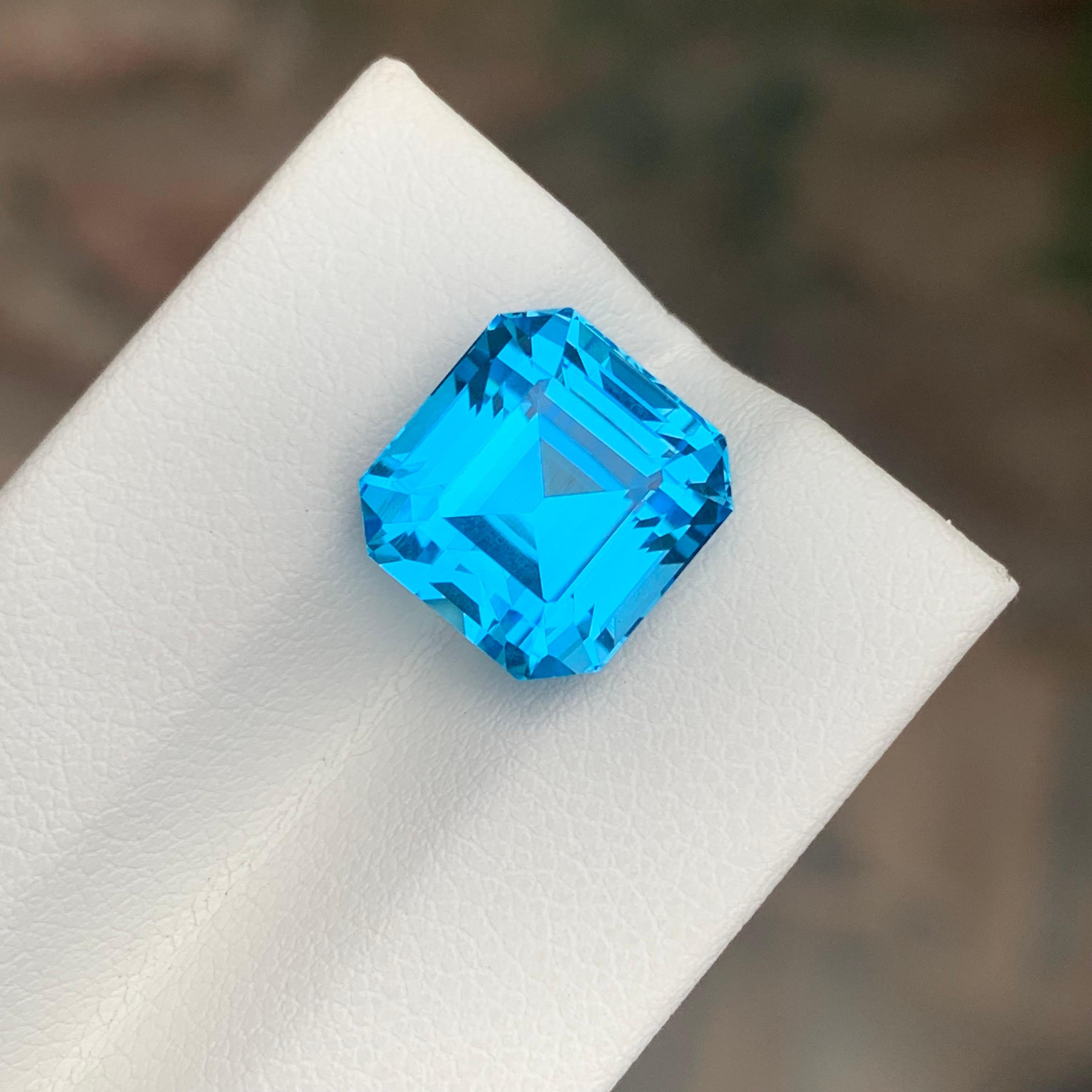 9.40 Carat Natural Loose Swiss Blue Topaz Octagon Shape Gemstone In New Condition For Sale In Peshawar, PK