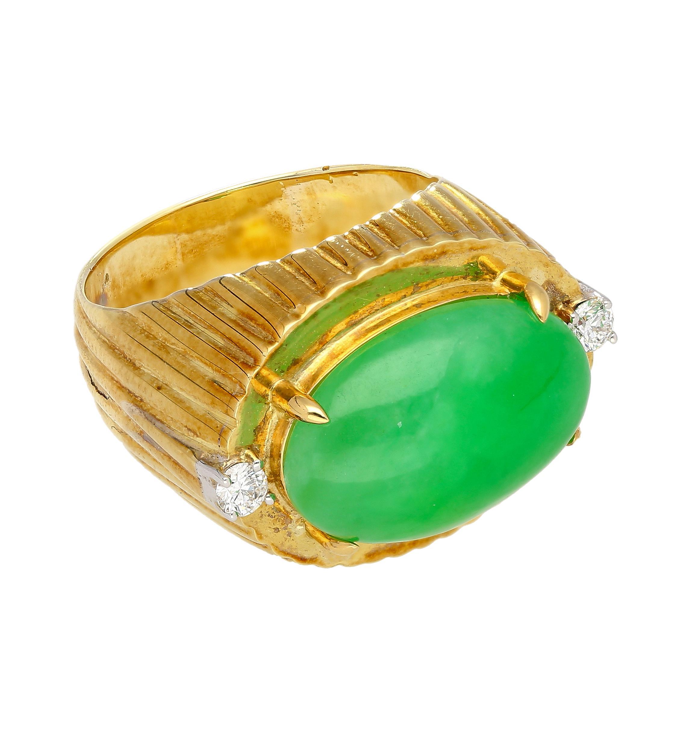 Contemporary 9.40 Carat Type A Fei Cui Jadeite Jade and Diamond Ring in Textured 18K Gold For Sale