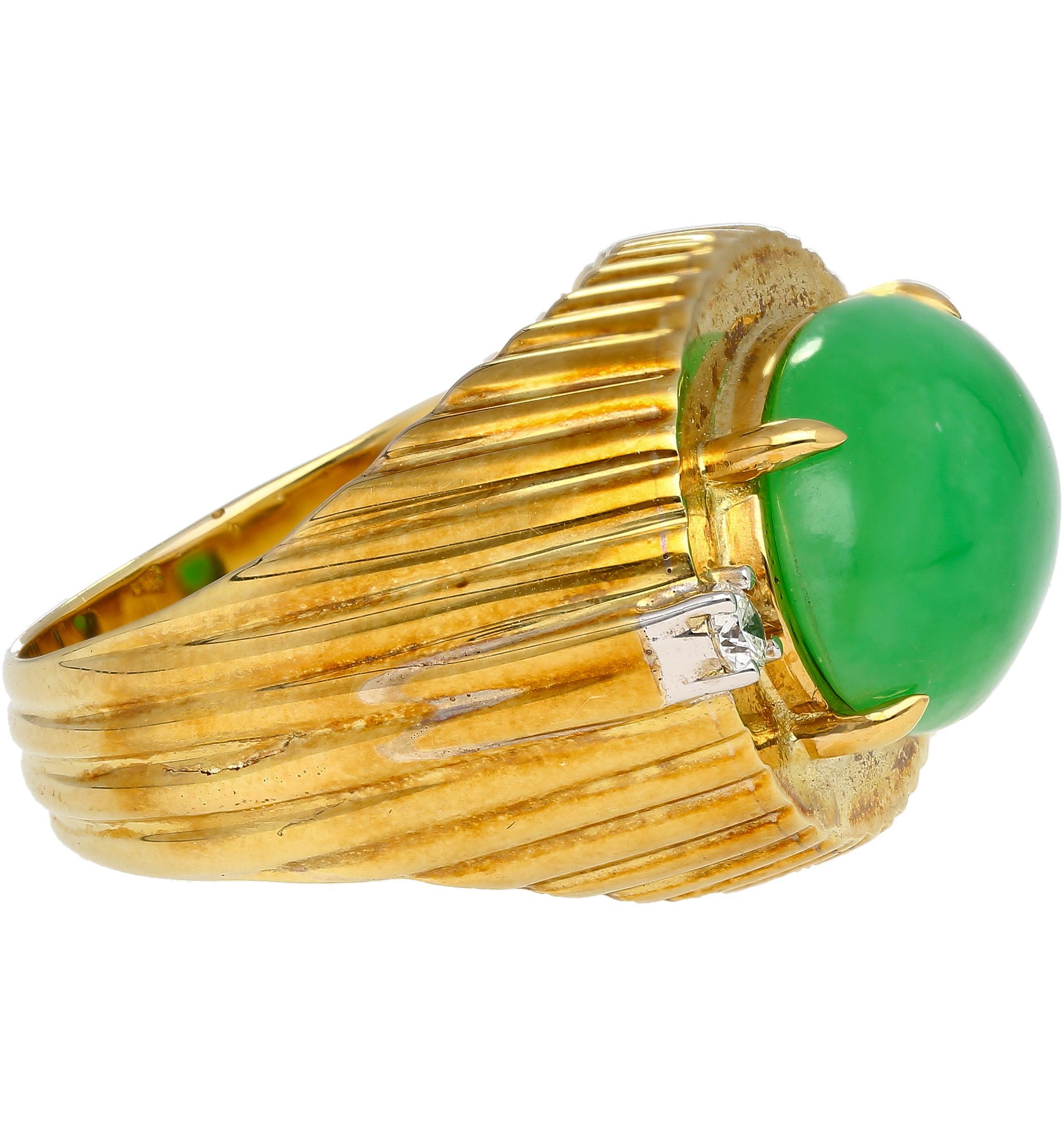 Oval Cut 9.40 Carat Type A Fei Cui Jadeite Jade and Diamond Ring in Textured 18K Gold For Sale