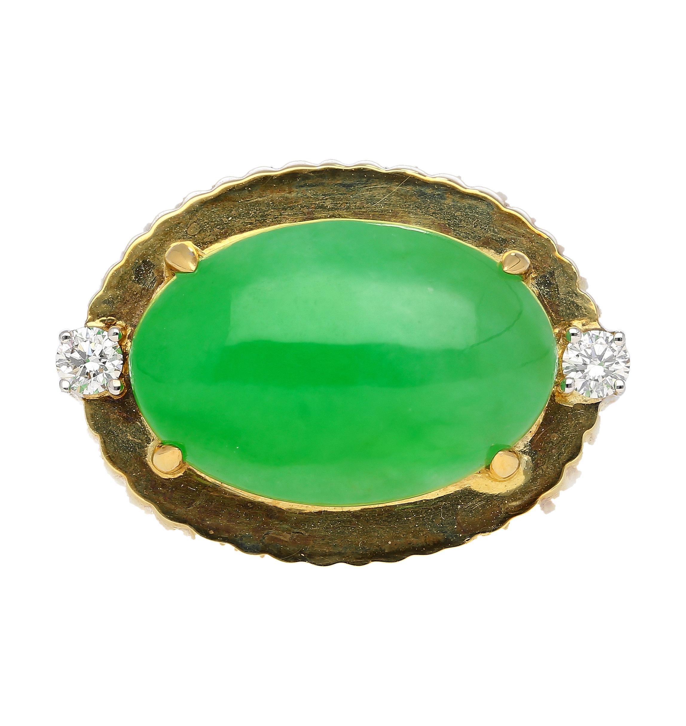 9.40 Carat Type A Fei Cui Jadeite Jade and Diamond Ring in Textured 18K Gold In New Condition For Sale In Miami, FL