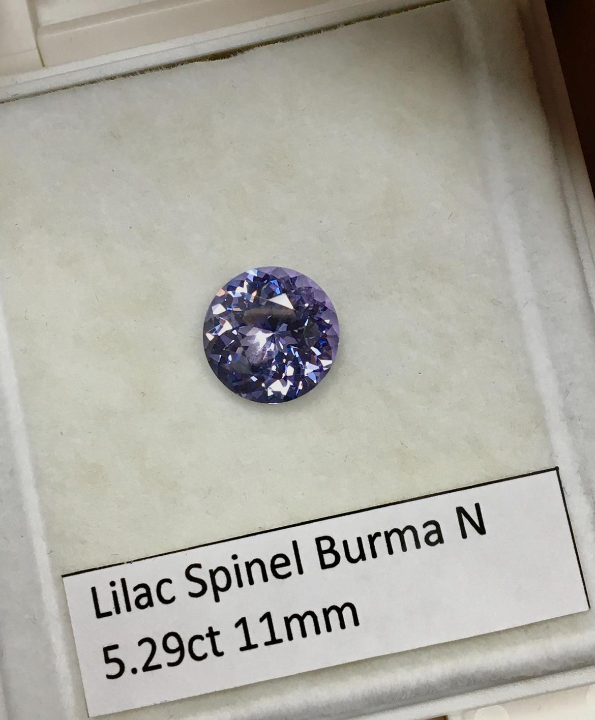 9.40ct Burmese Lilac Spinel ring in platinum. GIA certified. In Excellent Condition For Sale In Los Angeles, CA