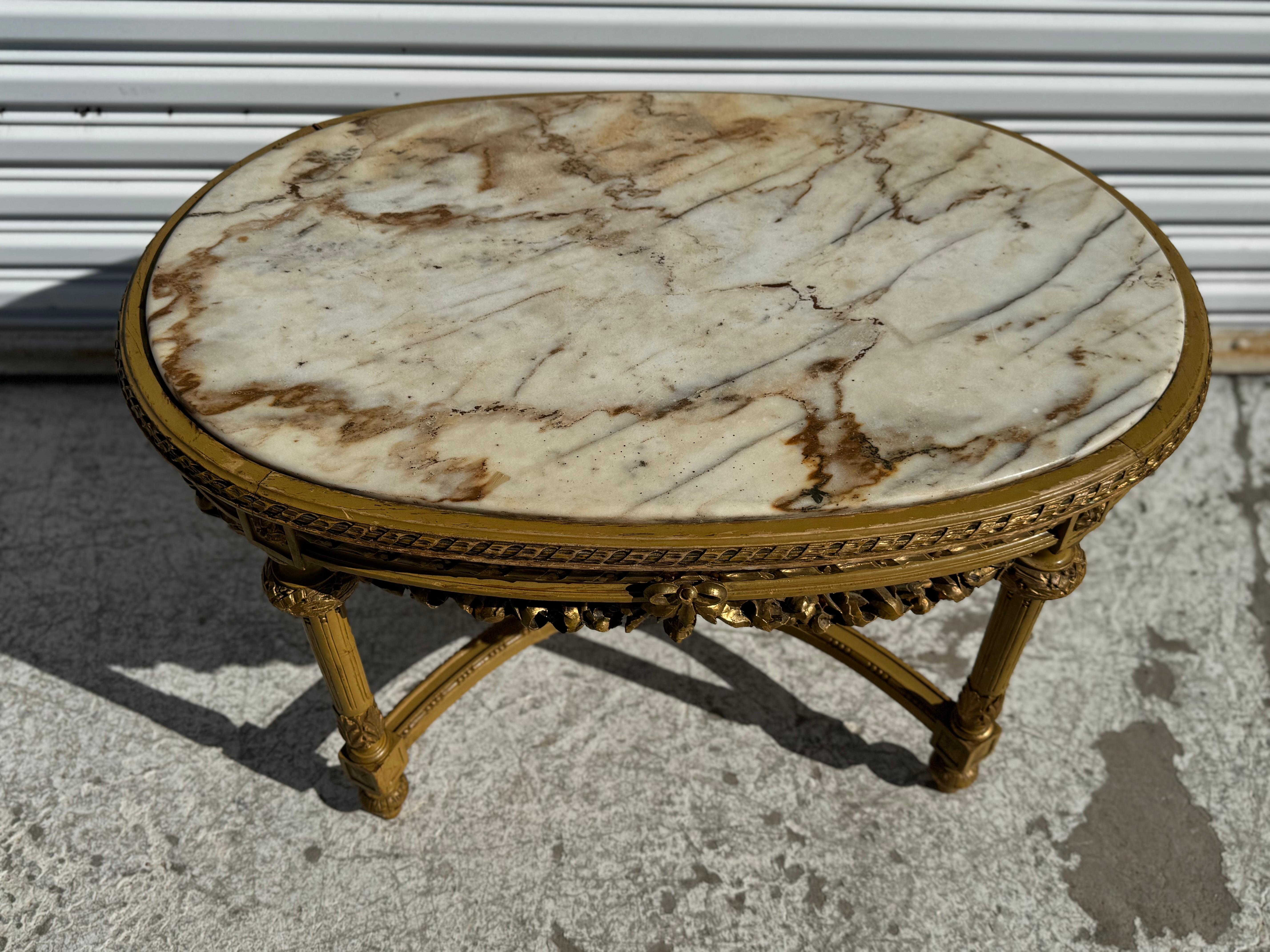 !940's Carved Louis XVI Oval Marble Top Coffee Table In Good Condition For Sale In Pasadena, TX