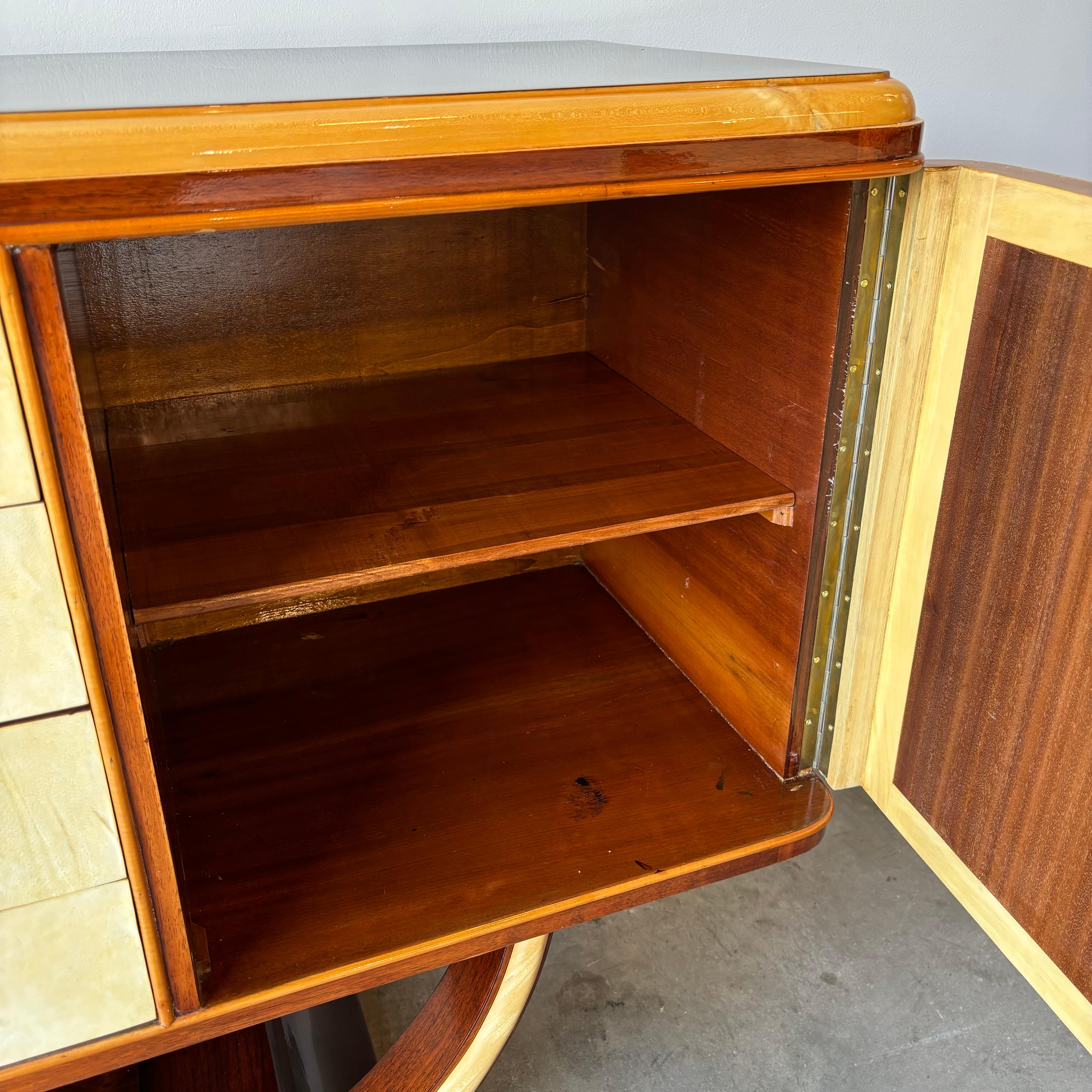 Buffet italien Art Déco des années 1940 en parchemin et acajou 2