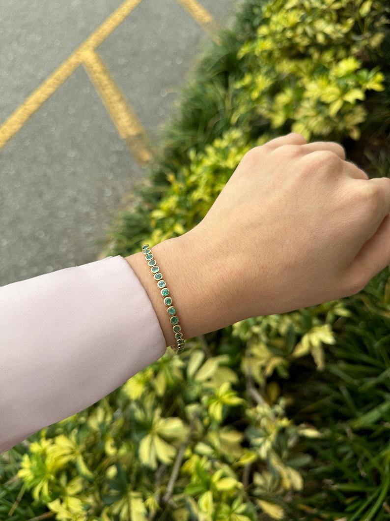 9.40tcw 14K Gold Emerald Bezel Tennis Bracelet - Unisex Eternity Design For Sale 2