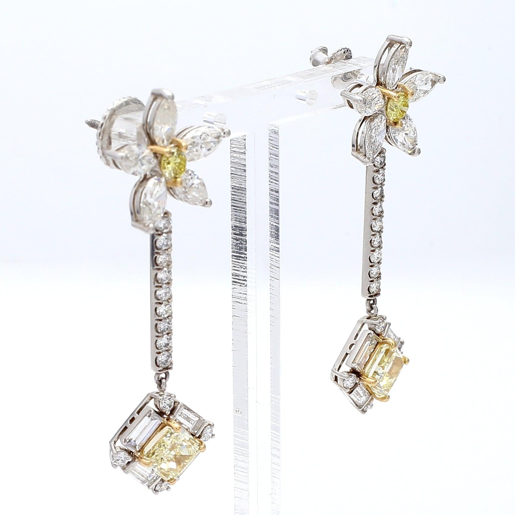 Title:
6.72 Carat Marquis Shape F VVS2 and Baguette Shape G VS2 and Round Brilliant F VVS2-VS1 Diamond Platinum Dangling Earrings


Style:
Dangling


Metal:
Platinum


Gemstone 1:
1.6 Carat Diamond


Number of