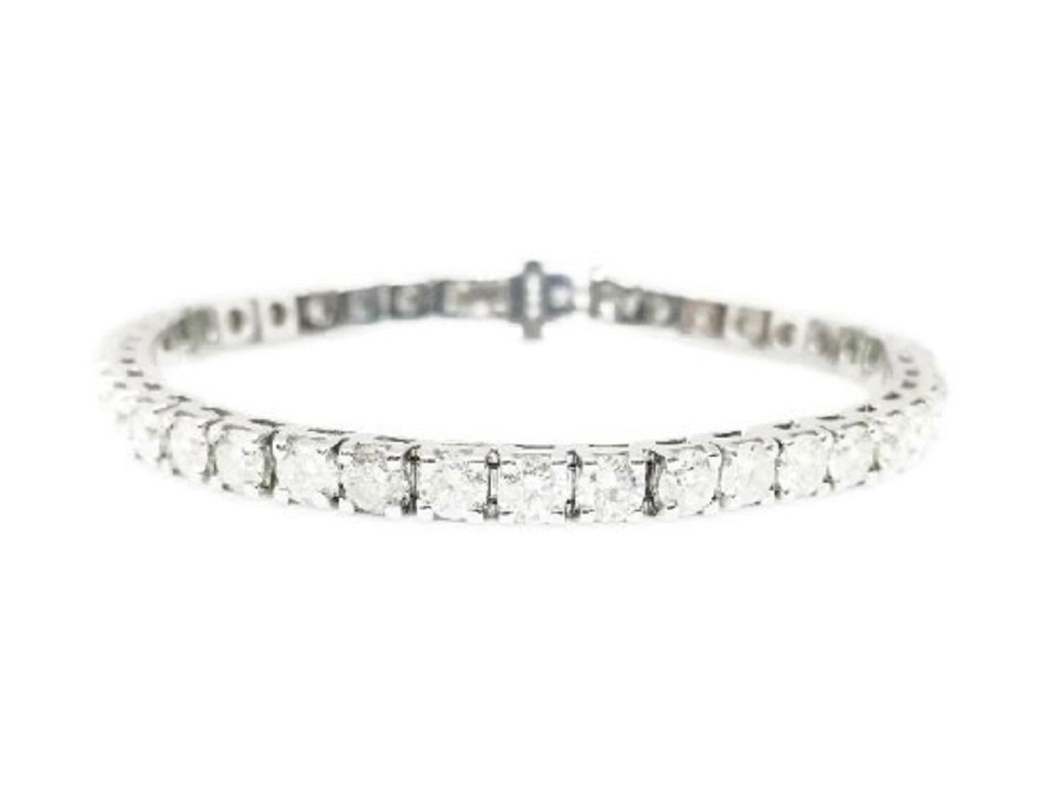 A quality tennis bracelet, 42 pcs of round-brilliant cut diamonds. set on 14k white gold. each stone is set in a classic four-prong style for maximum light brilliance. 7 inch length. Shiny and Eye clean, Color I, Clarity SI. 