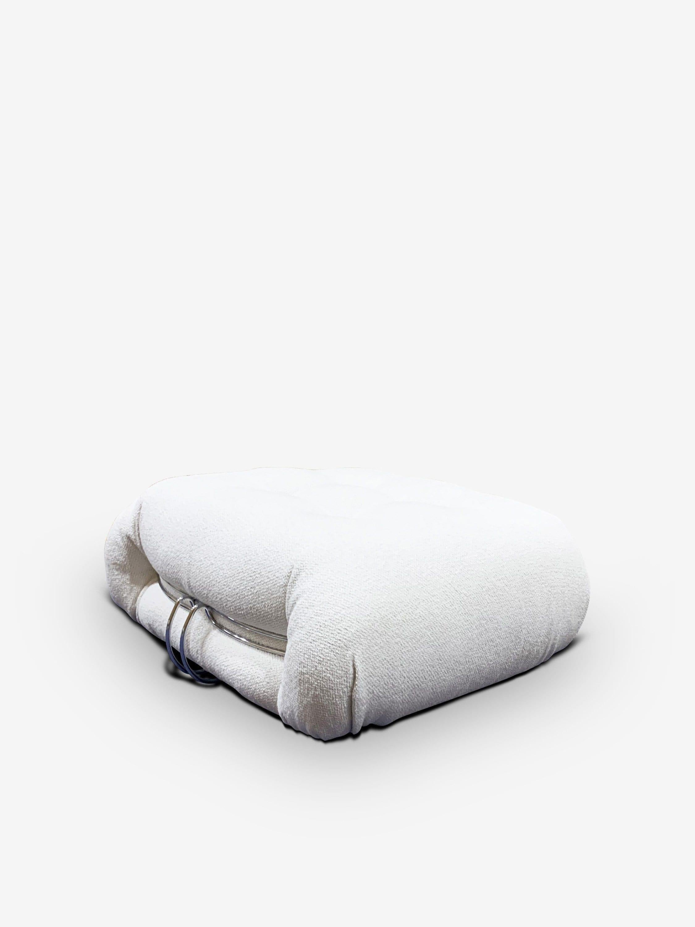 944 Soriana Ottoman in Tess Look Bianco by Cassina In New Condition For Sale In Sag Harbor, NY