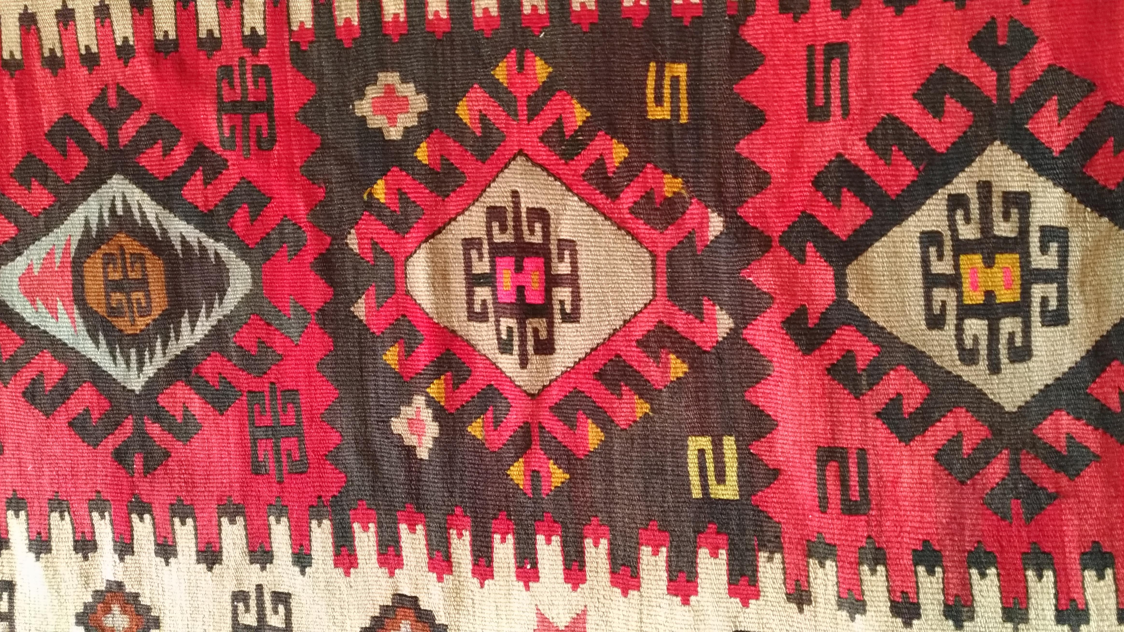 944 - Nice mid 19th century Turkish kilim rug, with geometric design and pretty colors with red, pink, orange, yellow, blue and gray, completely hand-woven with wool on wool.