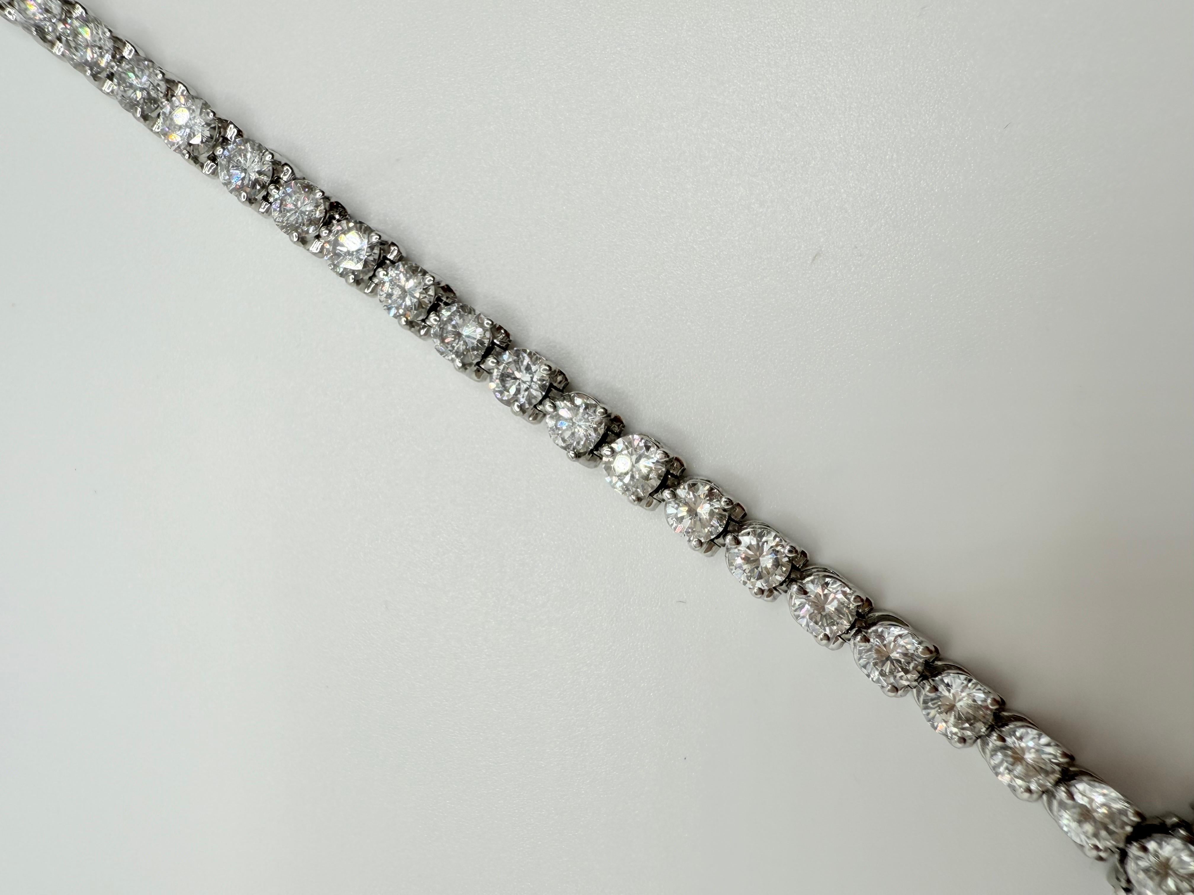 Pulsera de tenis con diamantes de 9.45 quilates Corte redondo en venta