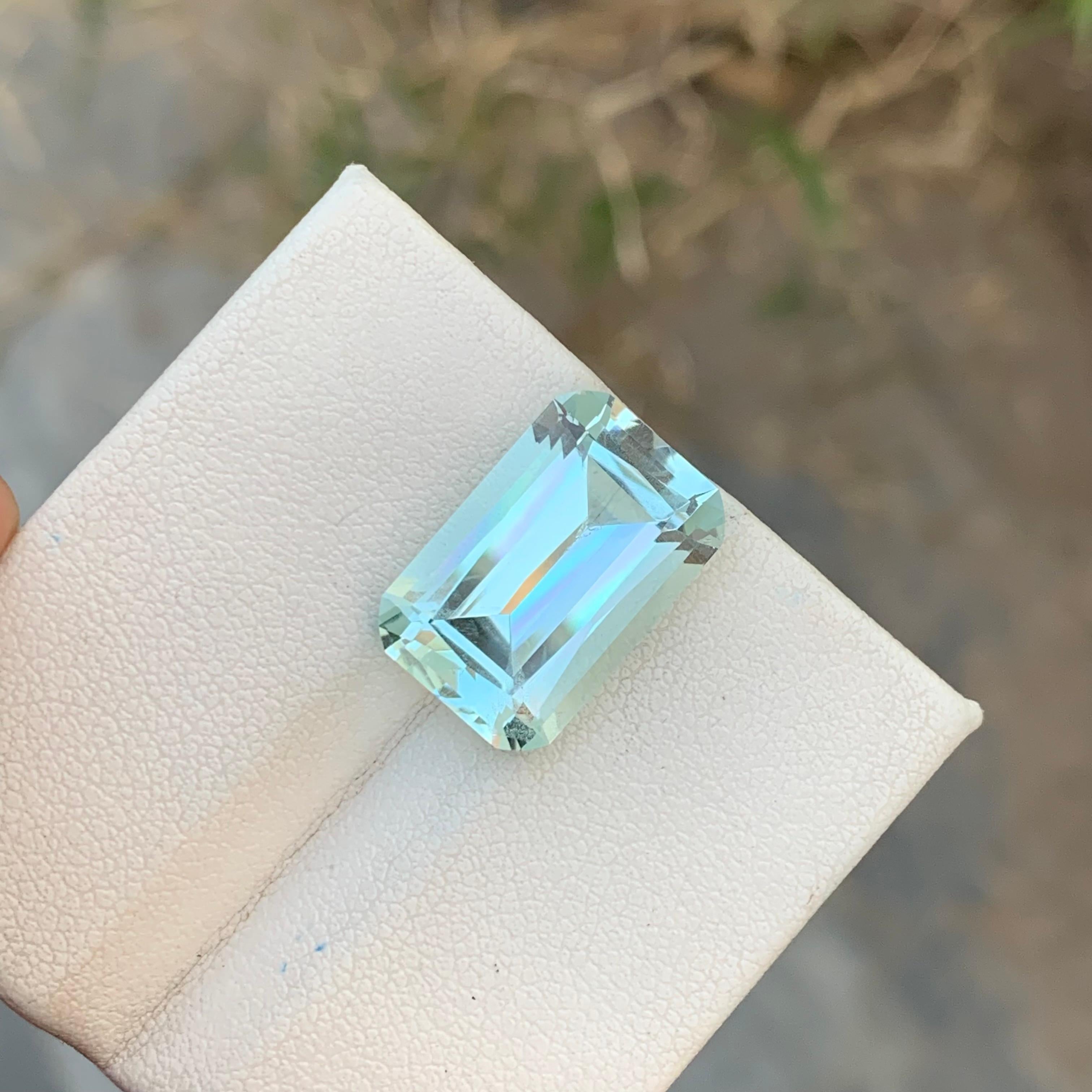 9.45 Carat Huge Natural Loose Aquamarine Emerald Shape Gem For Necklace For Sale 4