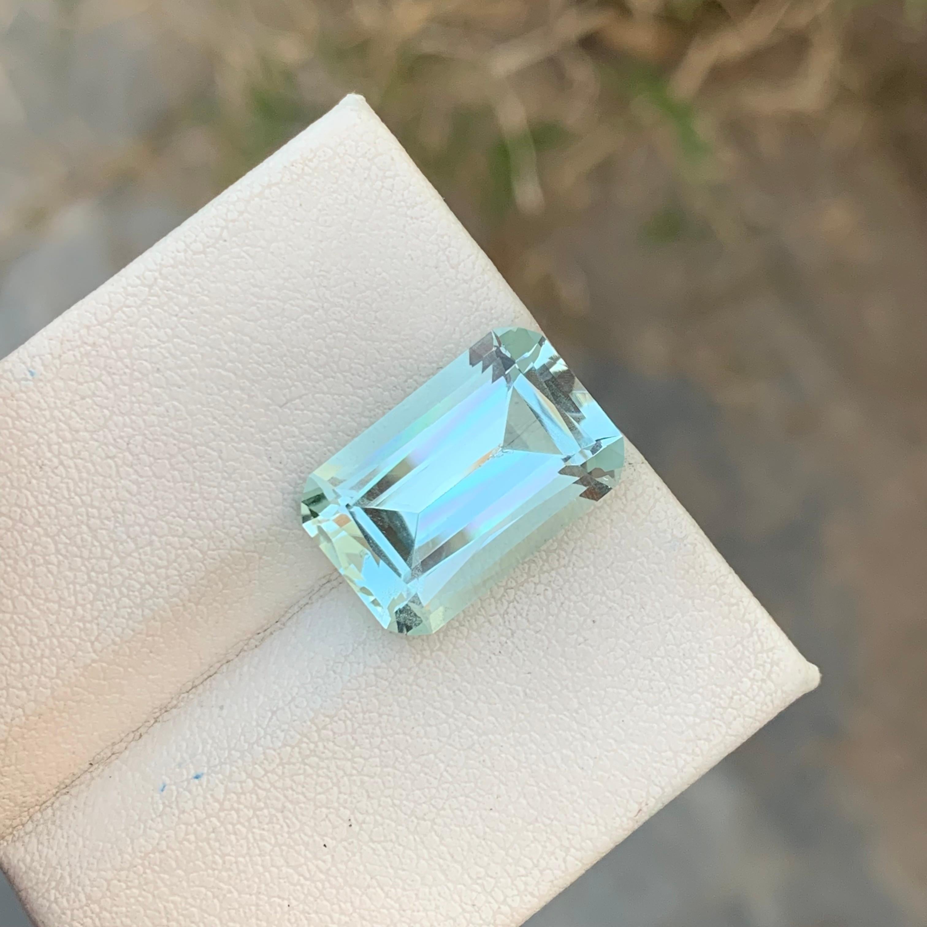 9.45 Carat Huge Natural Loose Aquamarine Emerald Shape Gem For Necklace For Sale 2